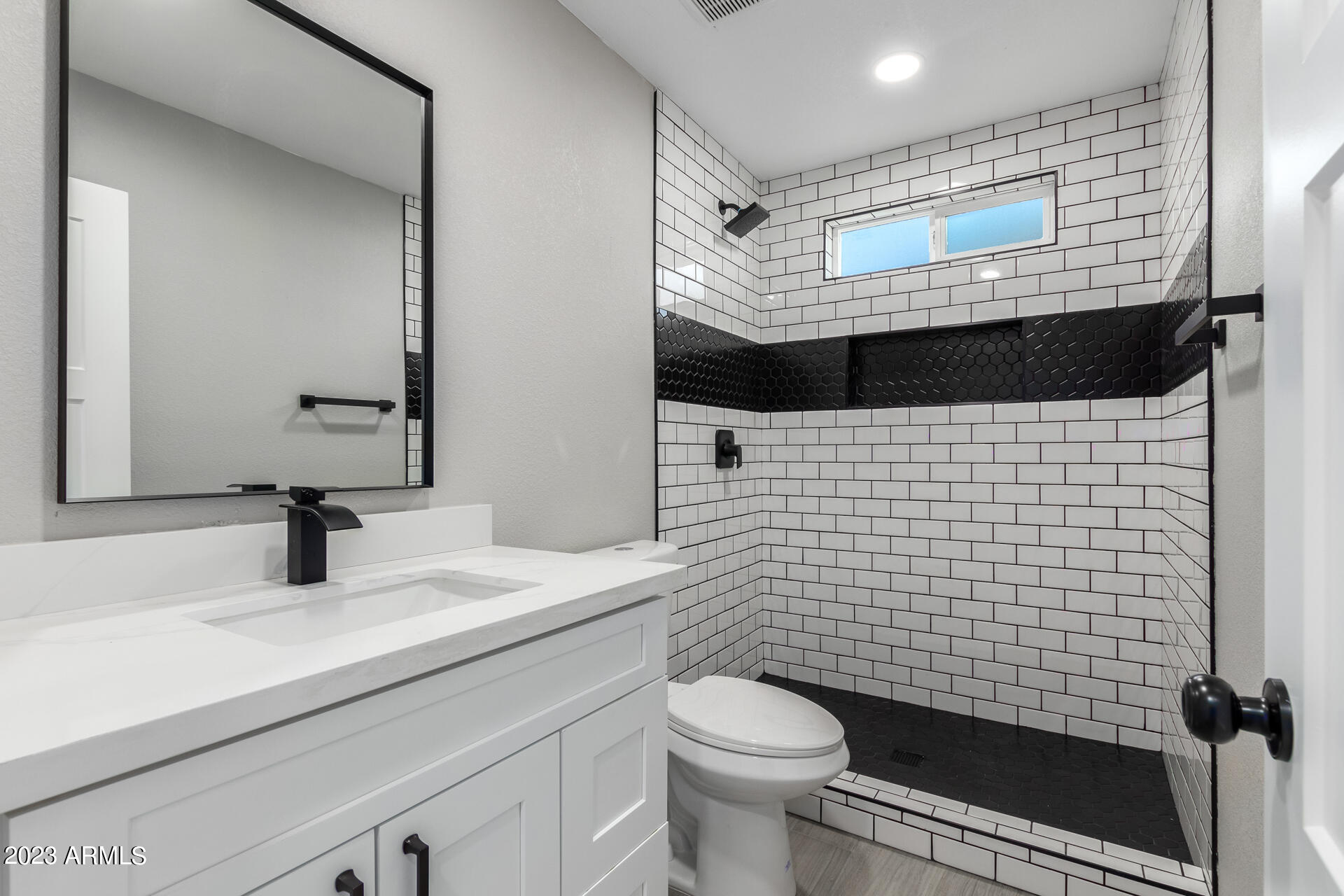 2341 W LAUREL Lane