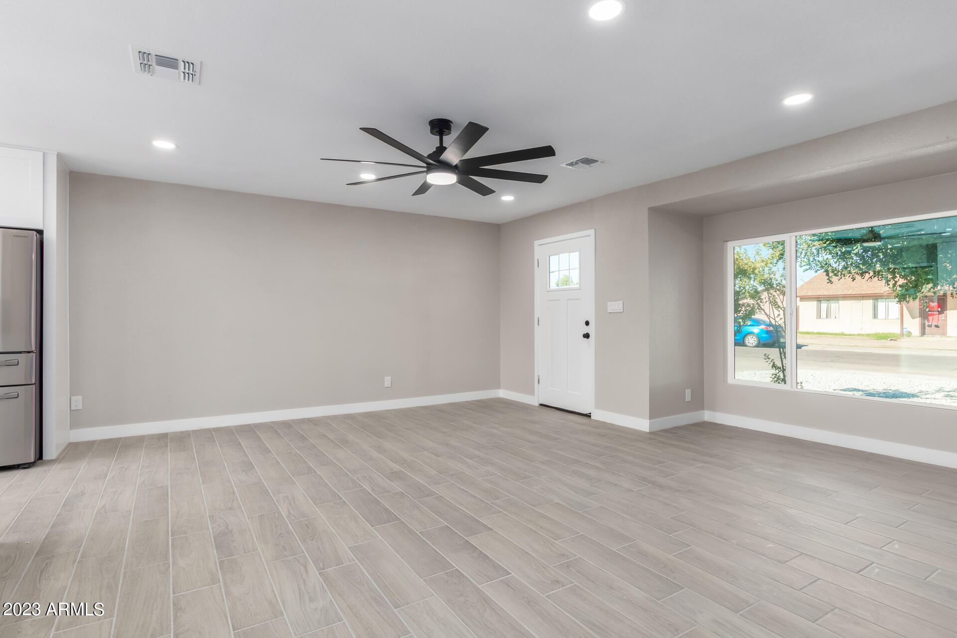 2341 W LAUREL Lane