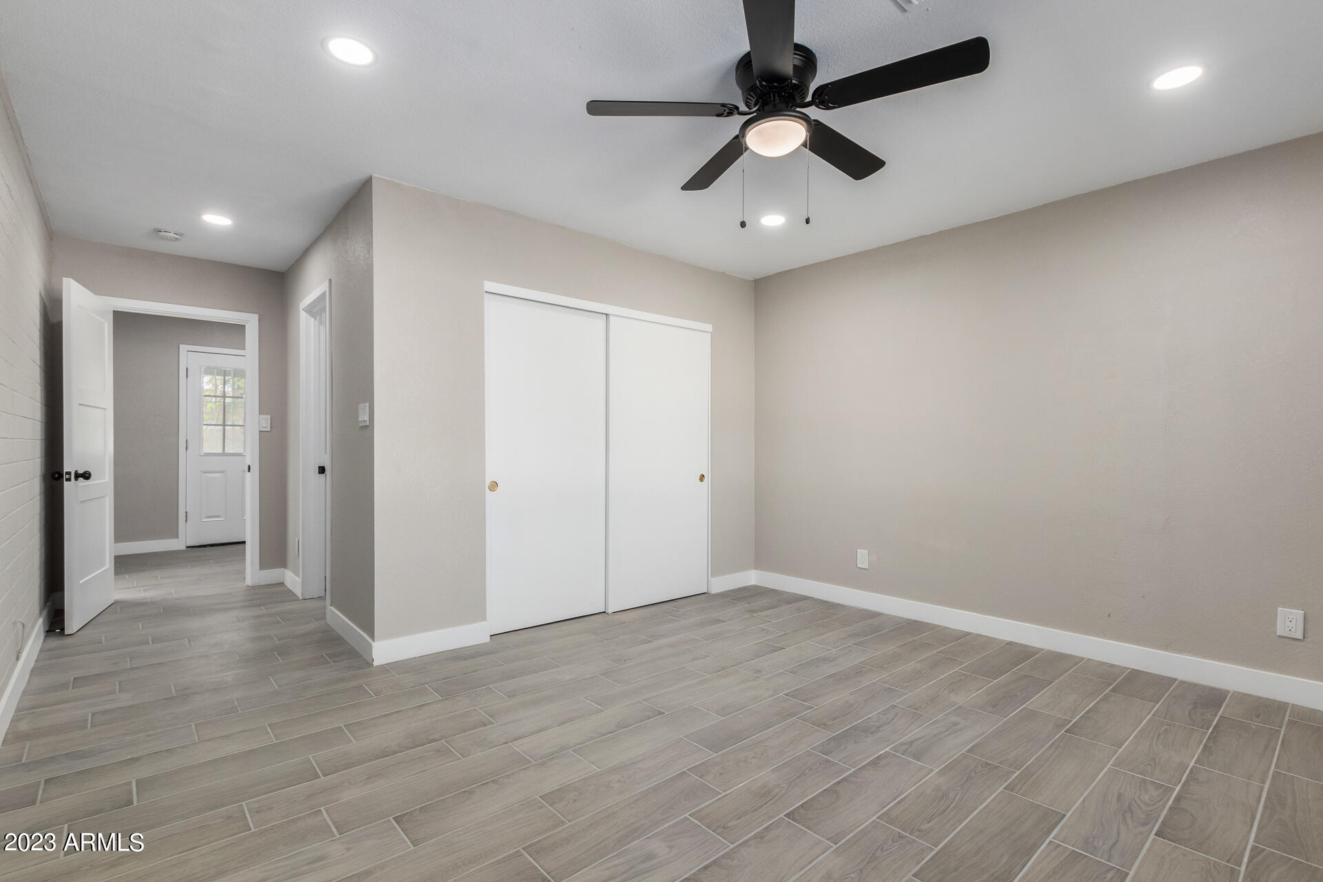 2341 W LAUREL Lane