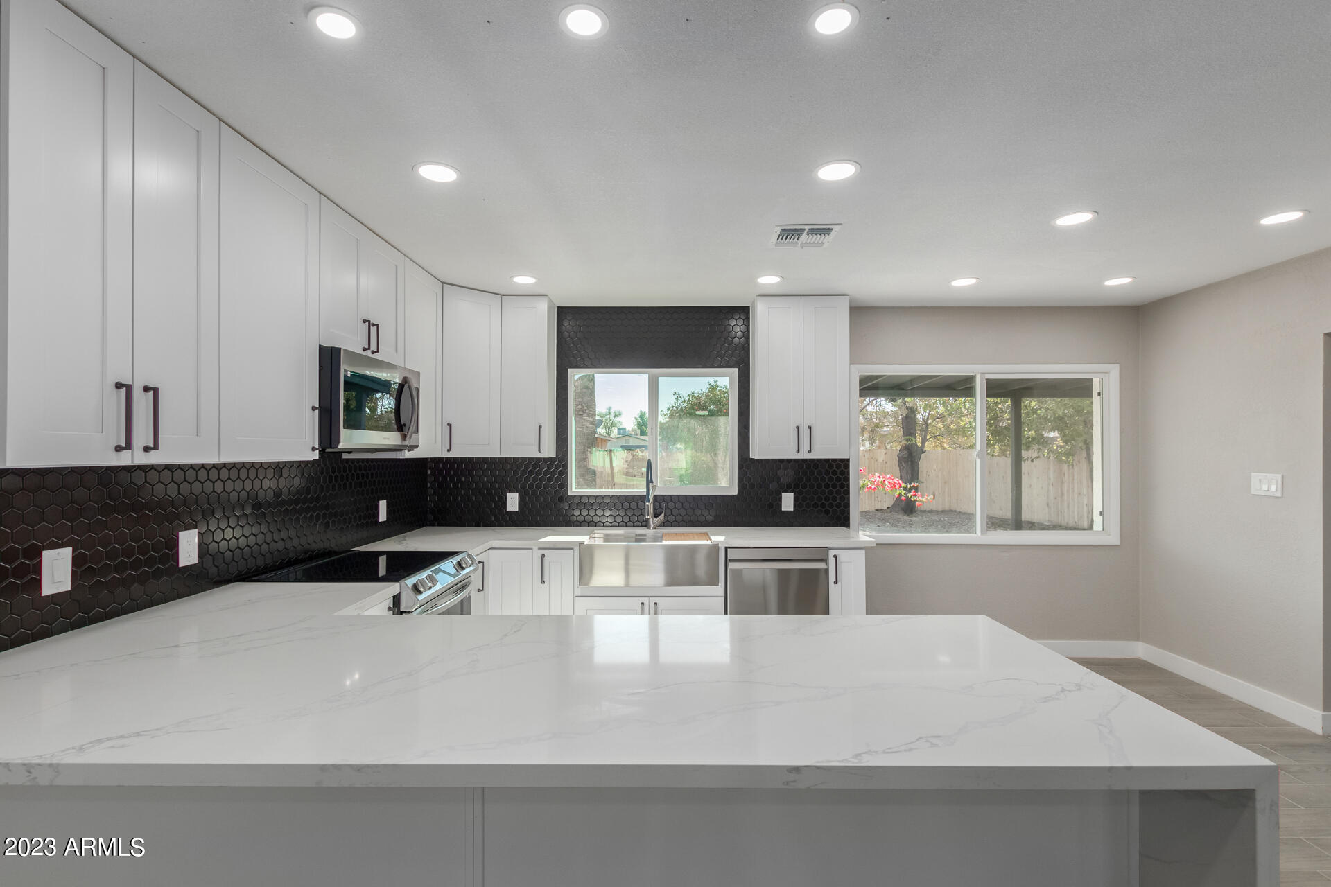 2341 W LAUREL Lane