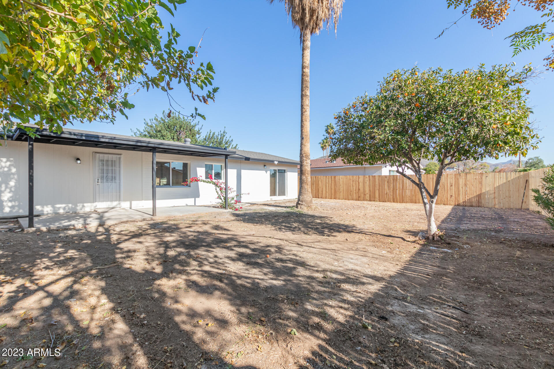 2341 W LAUREL Lane