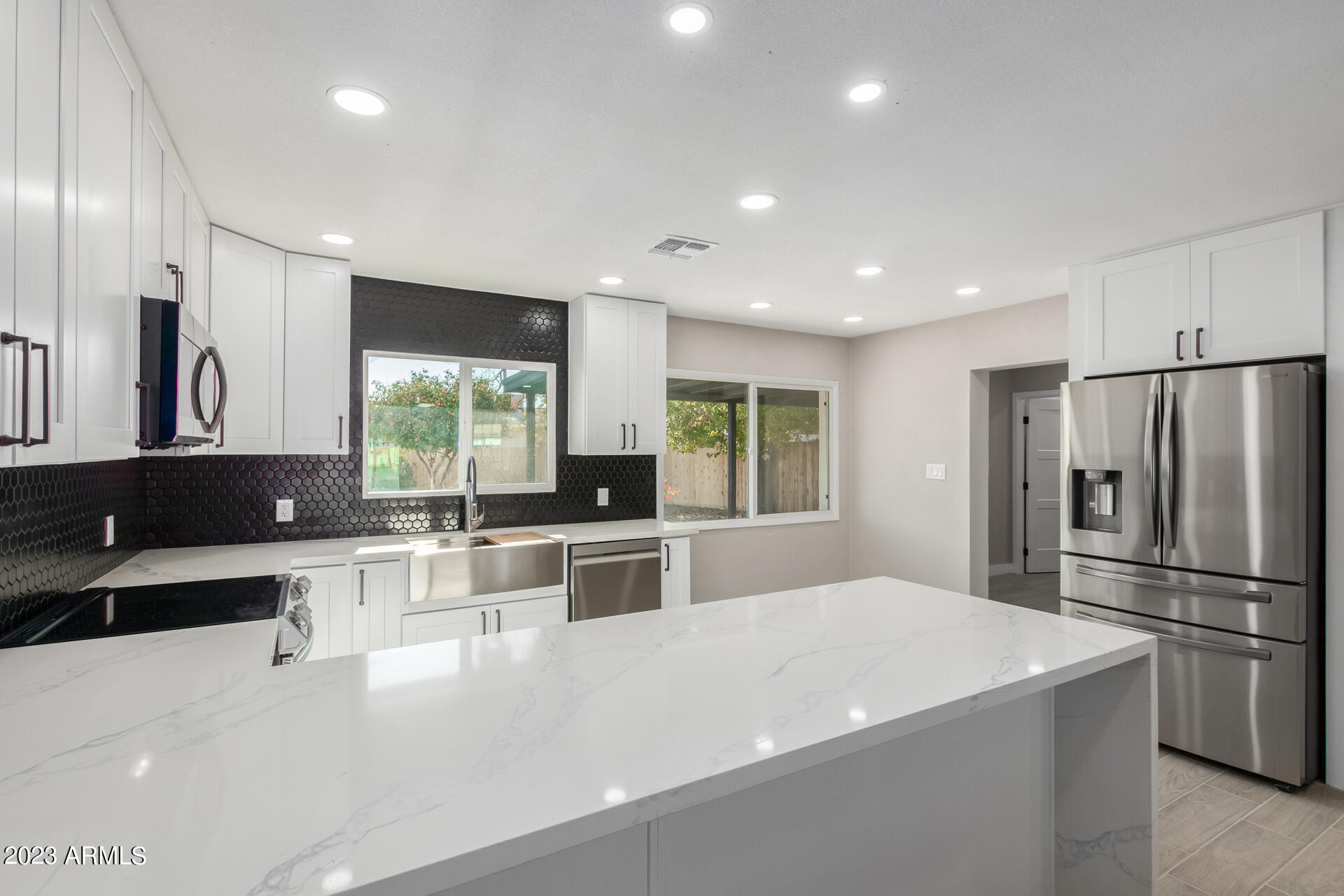 2341 W LAUREL Lane