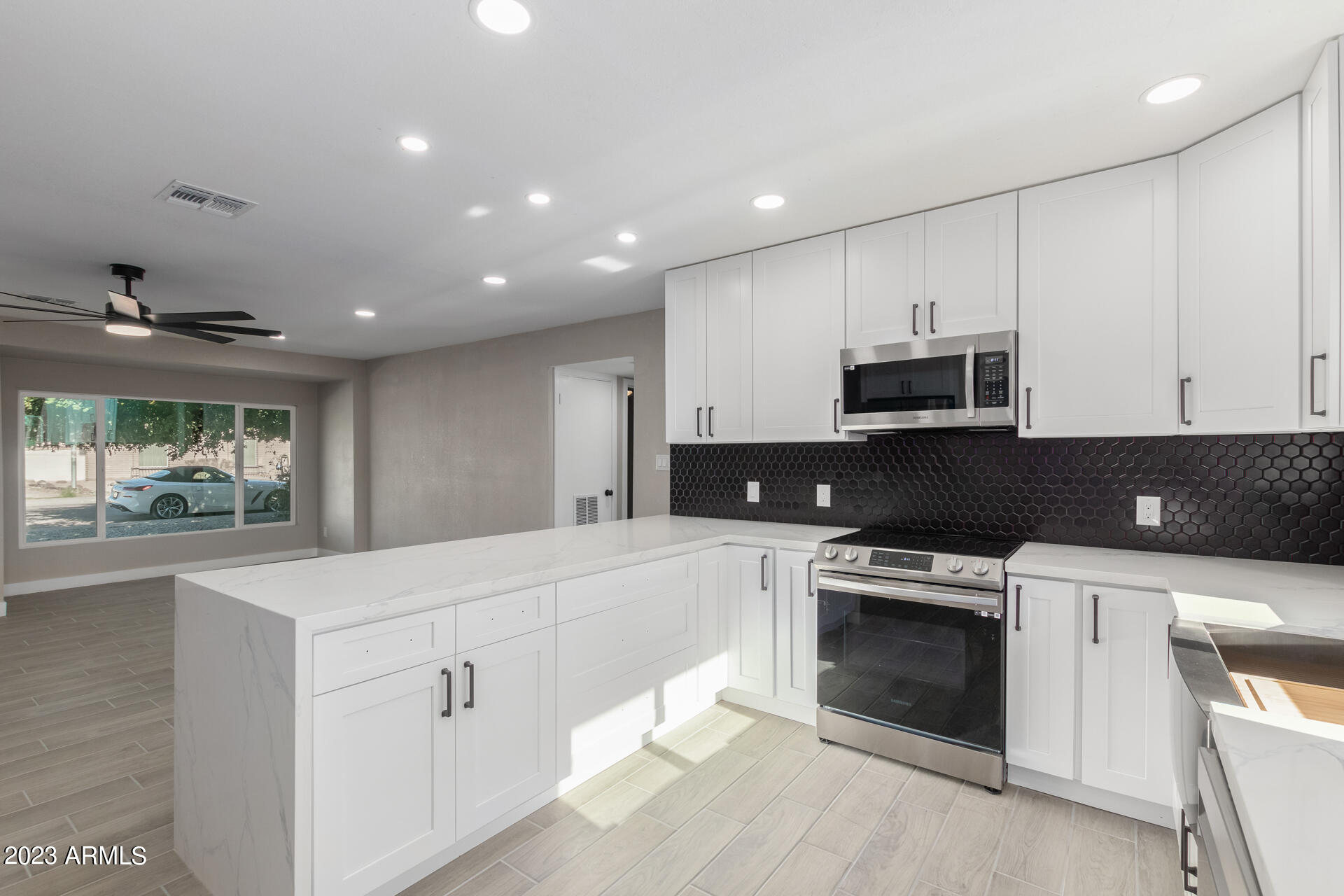 2341 W LAUREL Lane