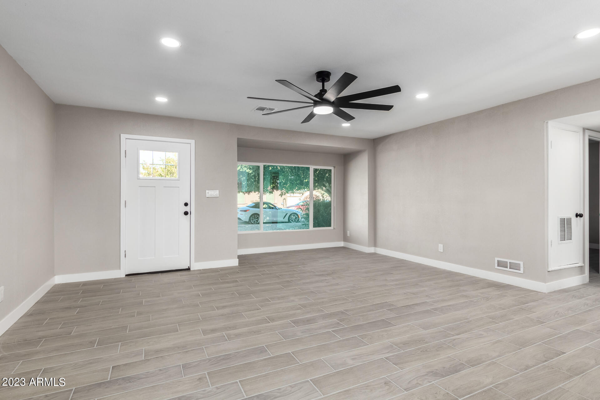 2341 W LAUREL Lane