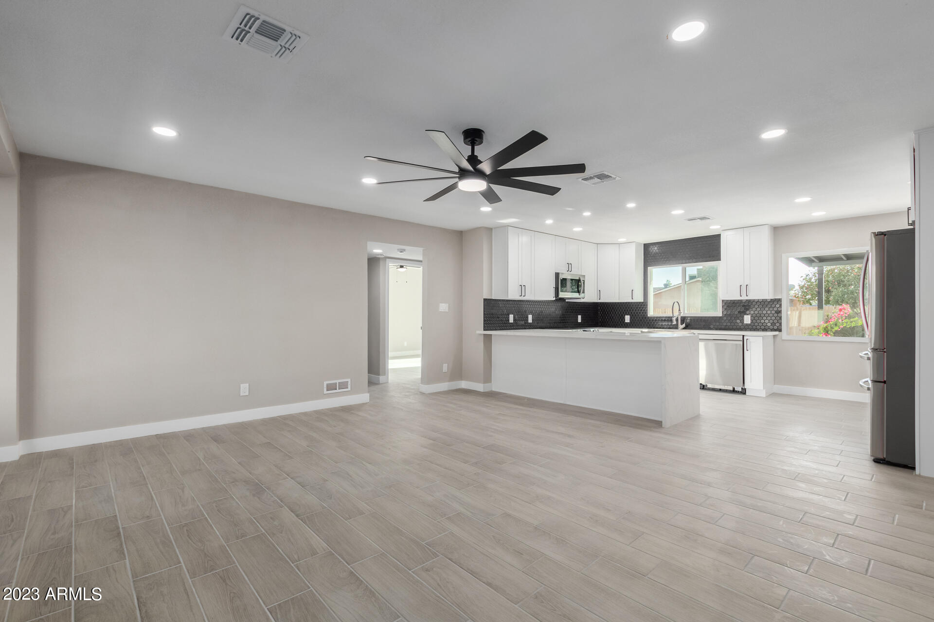 2341 W LAUREL Lane