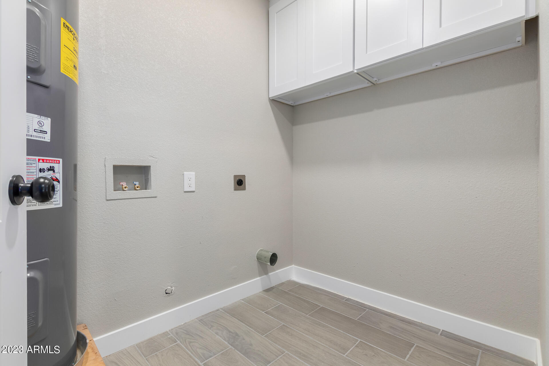 2341 W LAUREL Lane