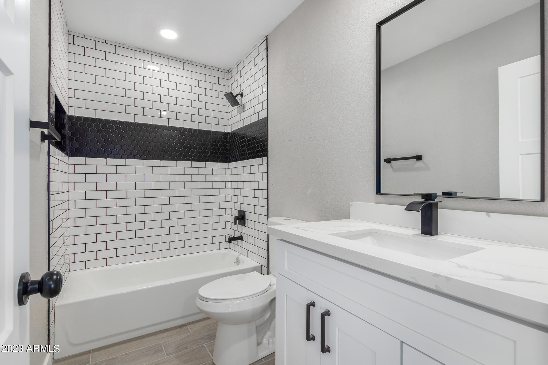 2341 W LAUREL Lane