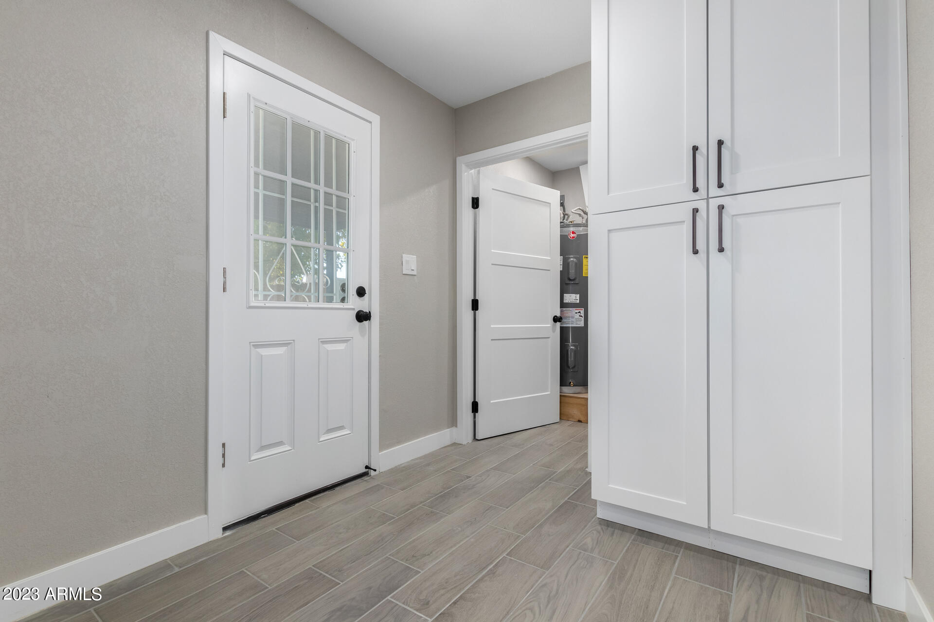 2341 W LAUREL Lane
