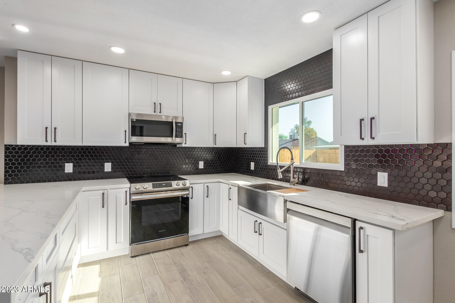 2341 W LAUREL Lane