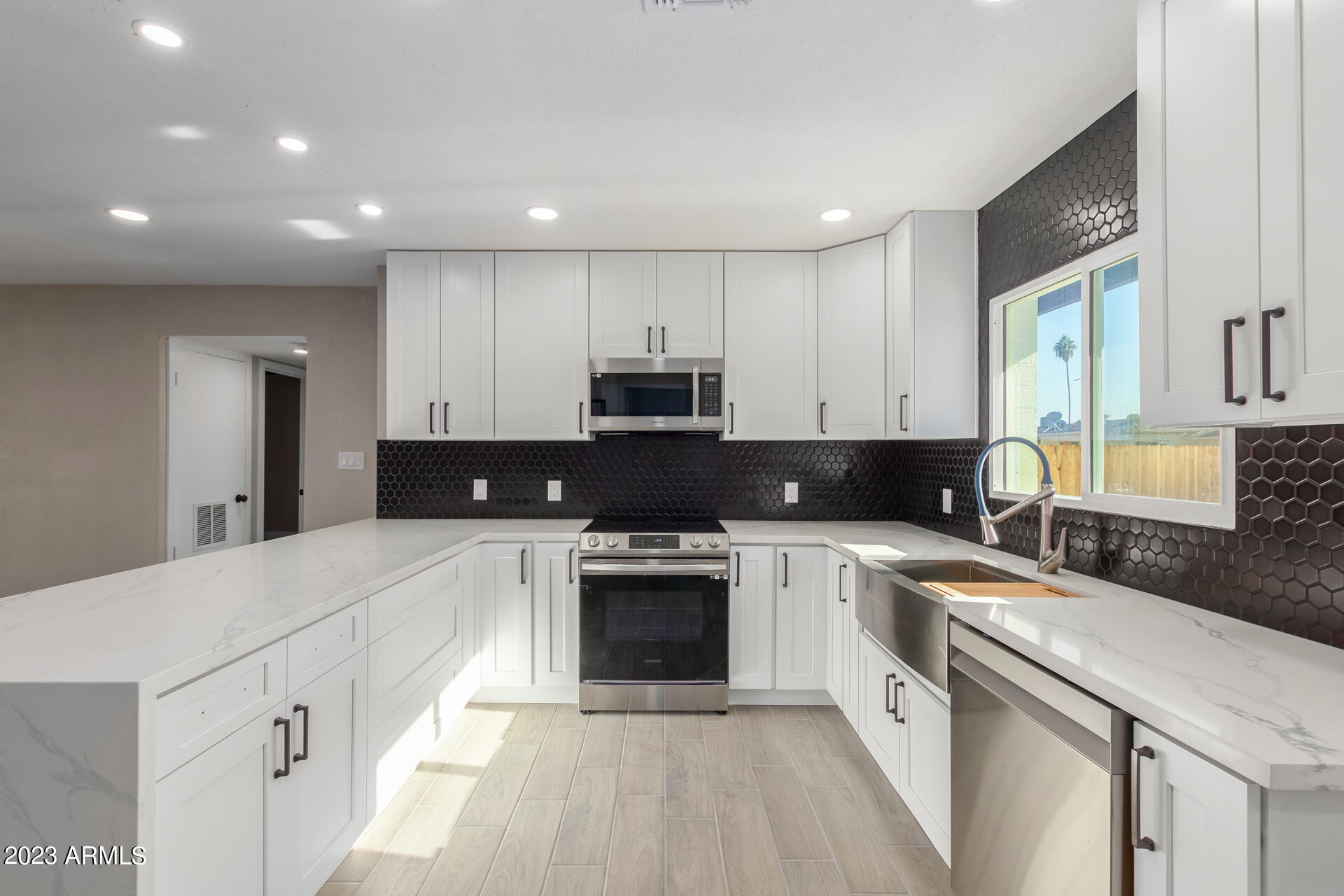 2341 W LAUREL Lane