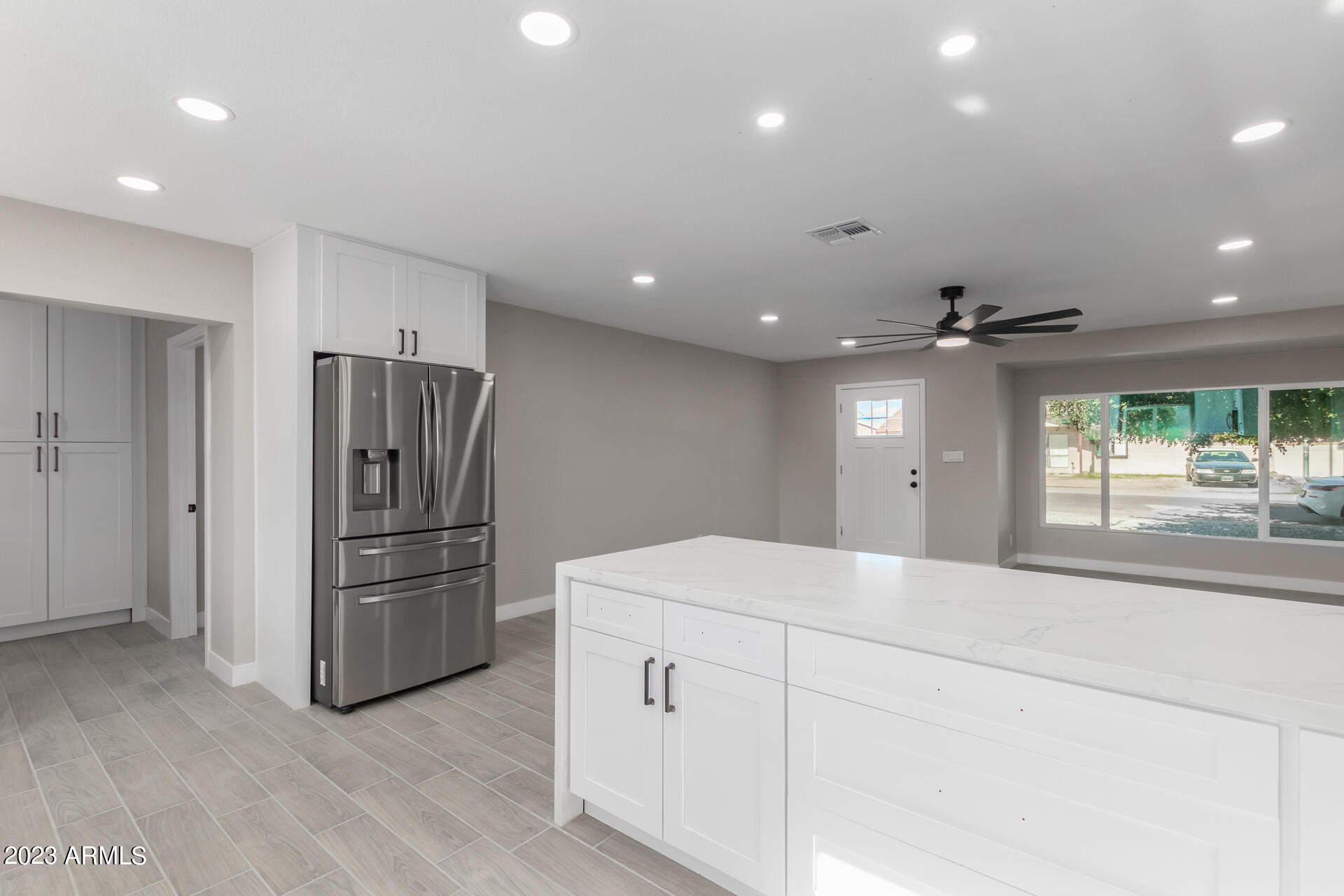 2341 W LAUREL Lane