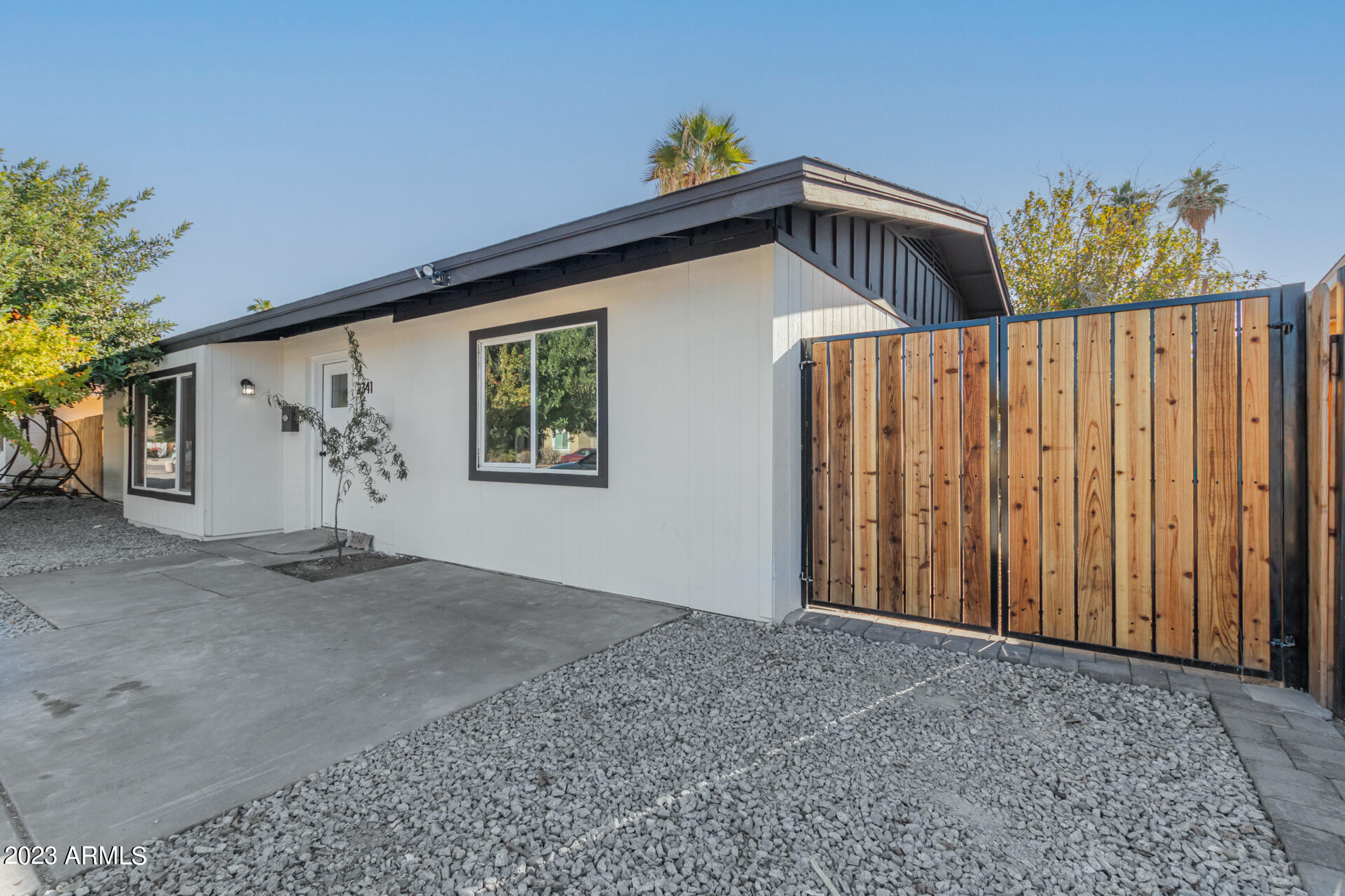 2341 W LAUREL Lane
