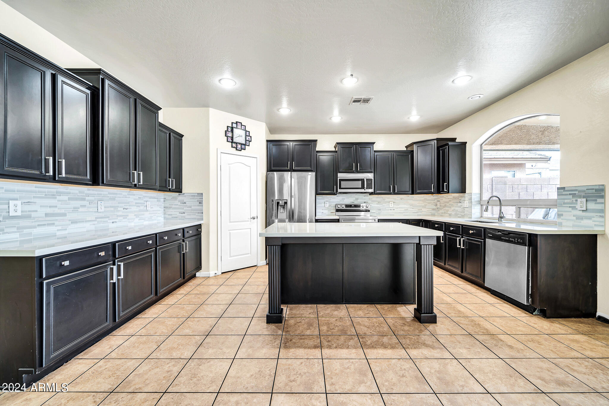 5621 N RATTLER Way