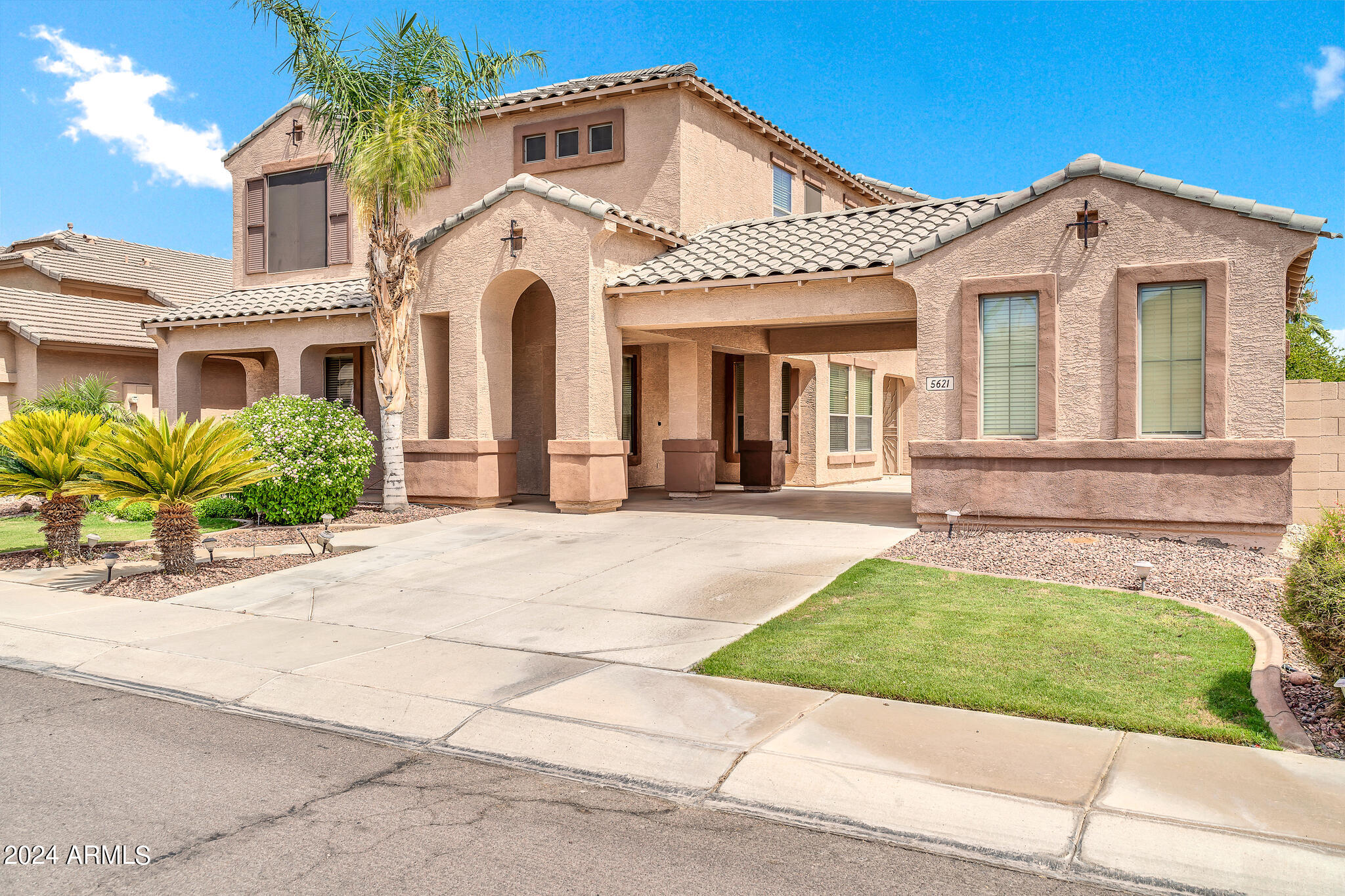 5621 N RATTLER Way
