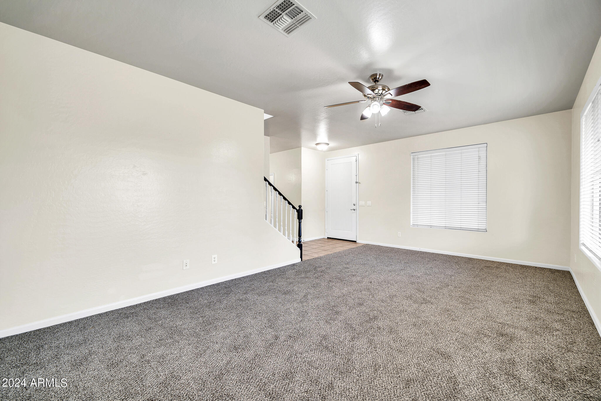 5621 N RATTLER Way