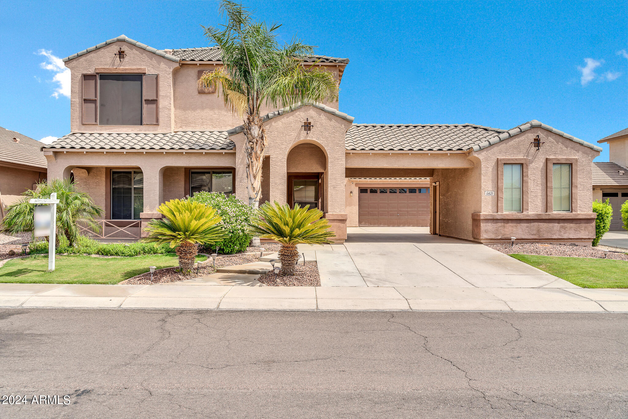 5621 N RATTLER Way