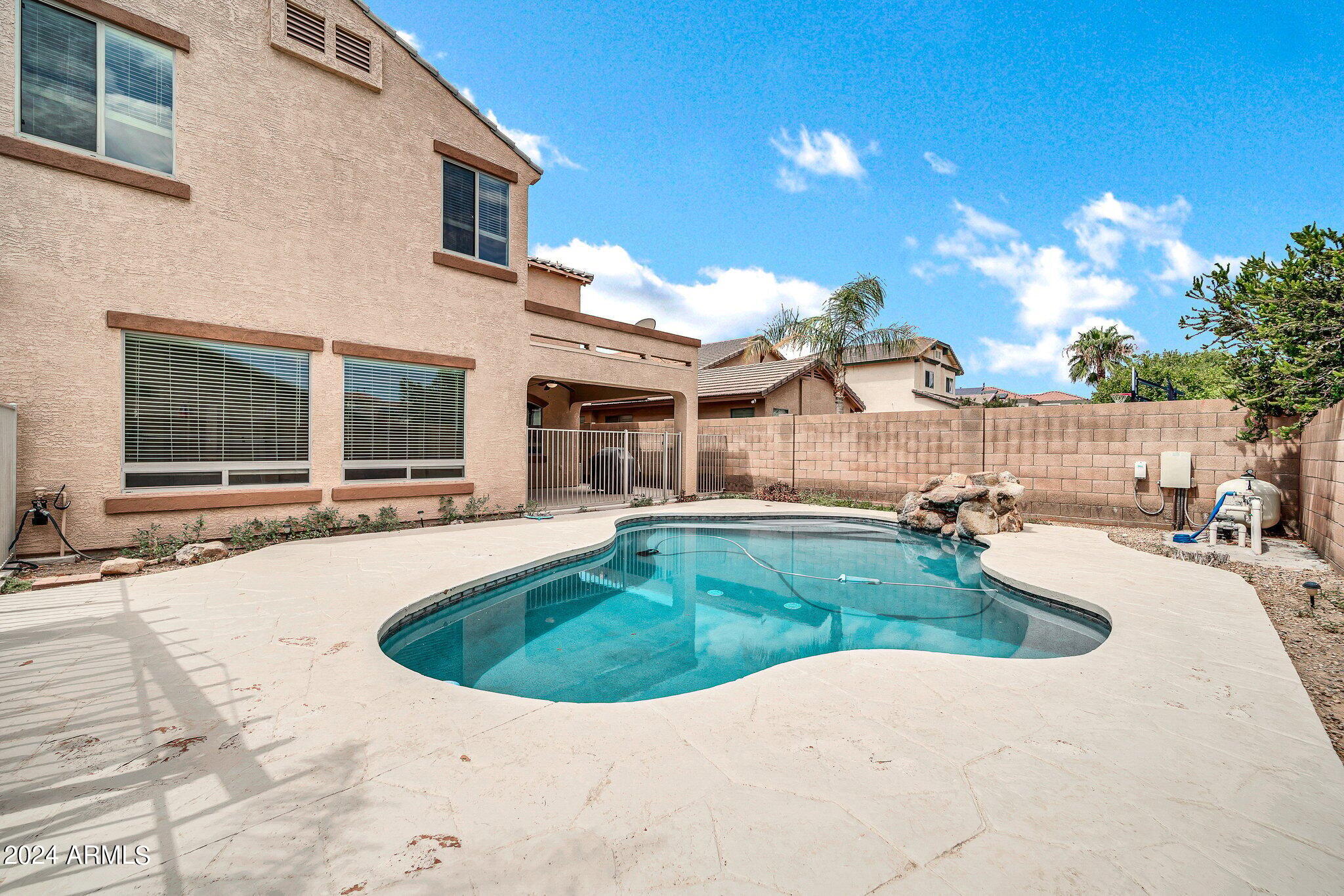 5621 N RATTLER Way
