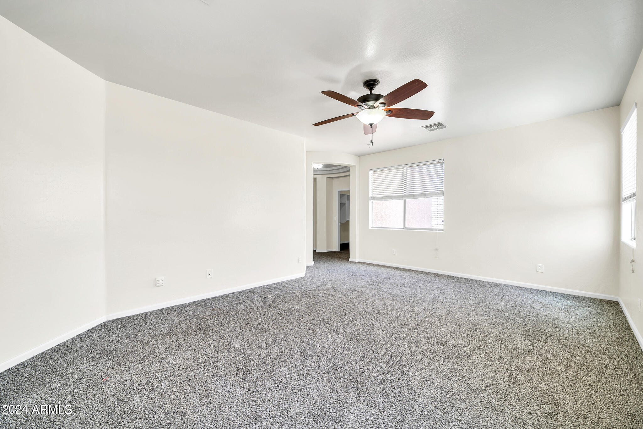 5621 N RATTLER Way