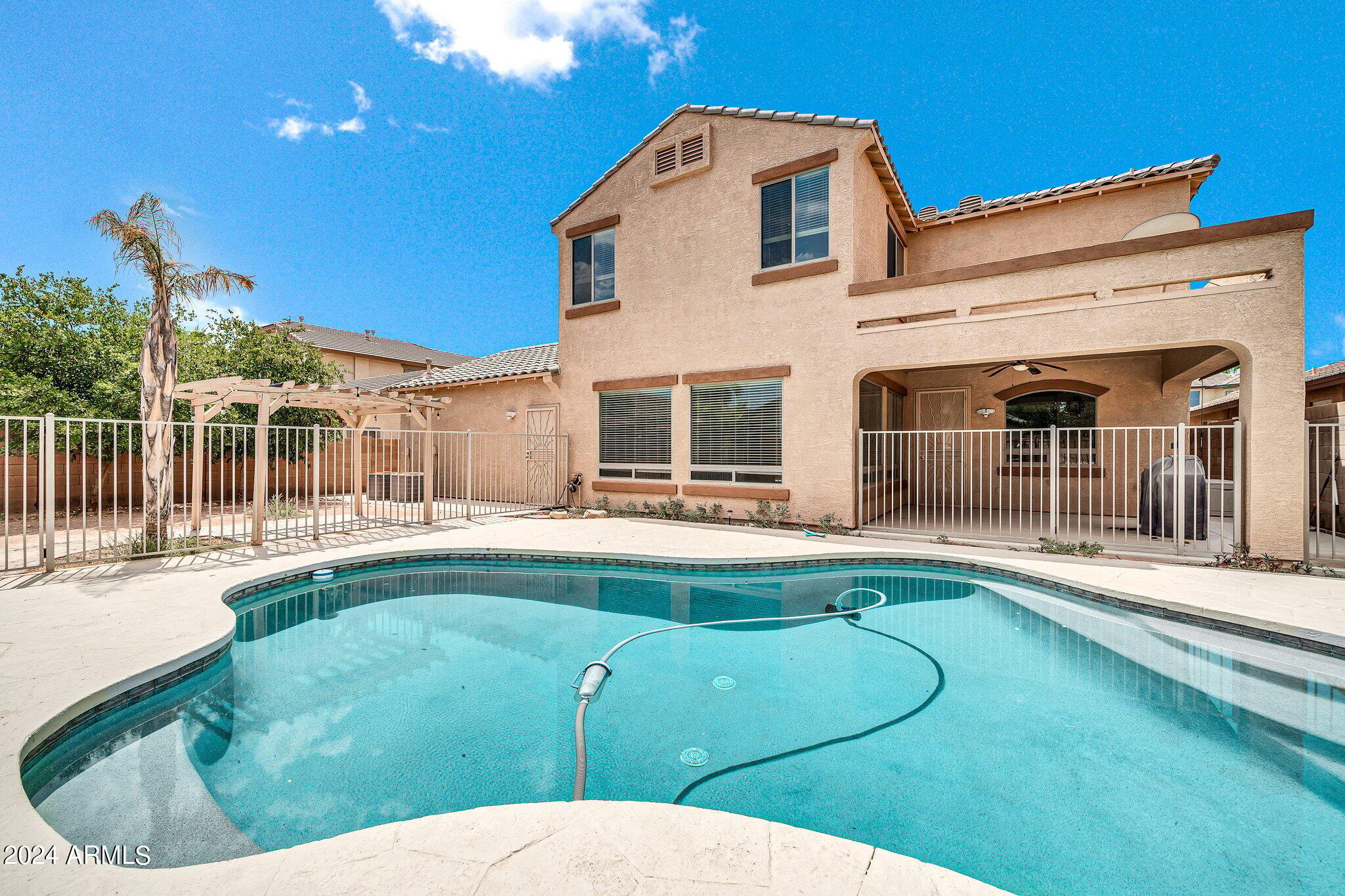 5621 N RATTLER Way