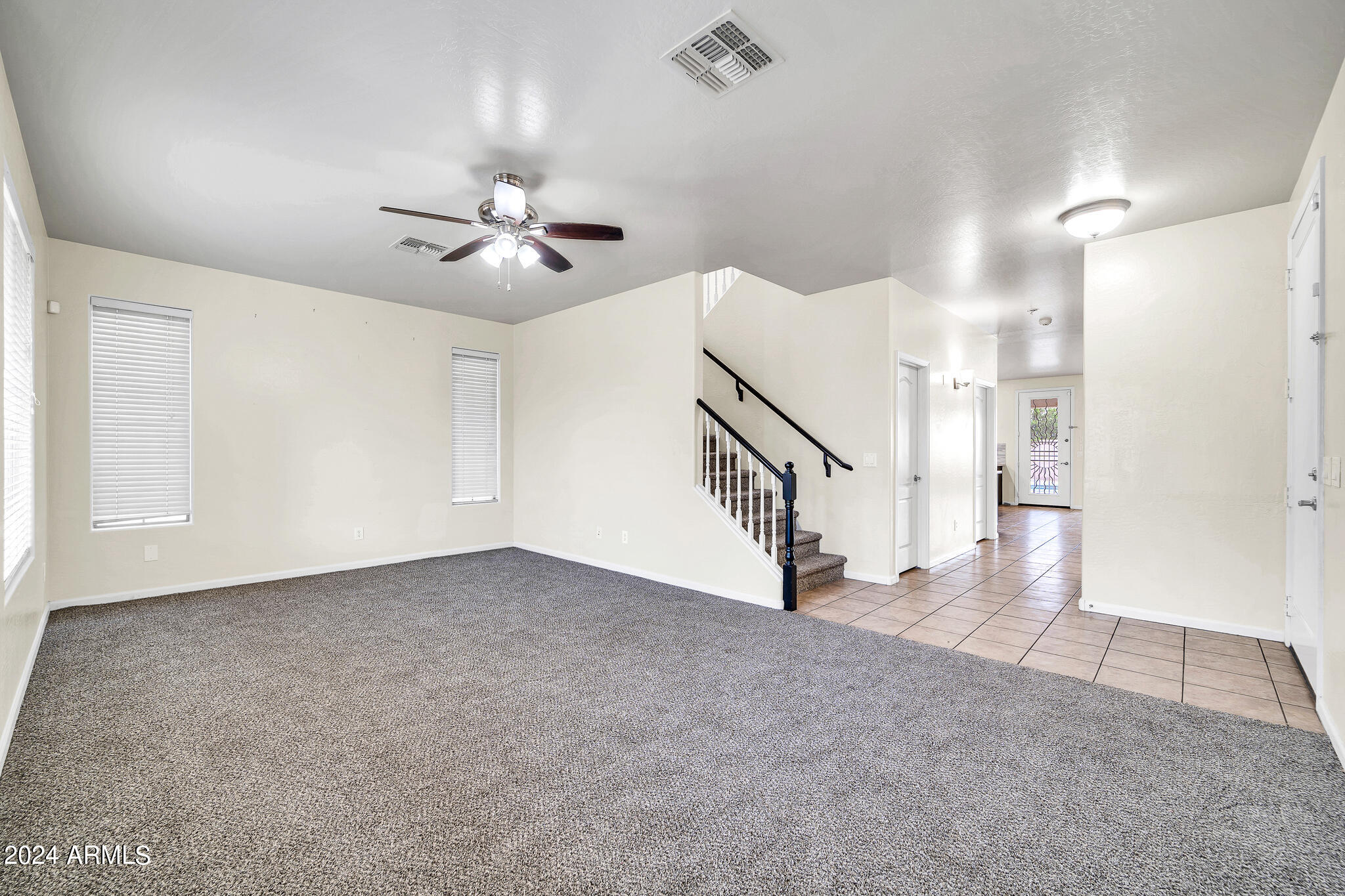 5621 N RATTLER Way