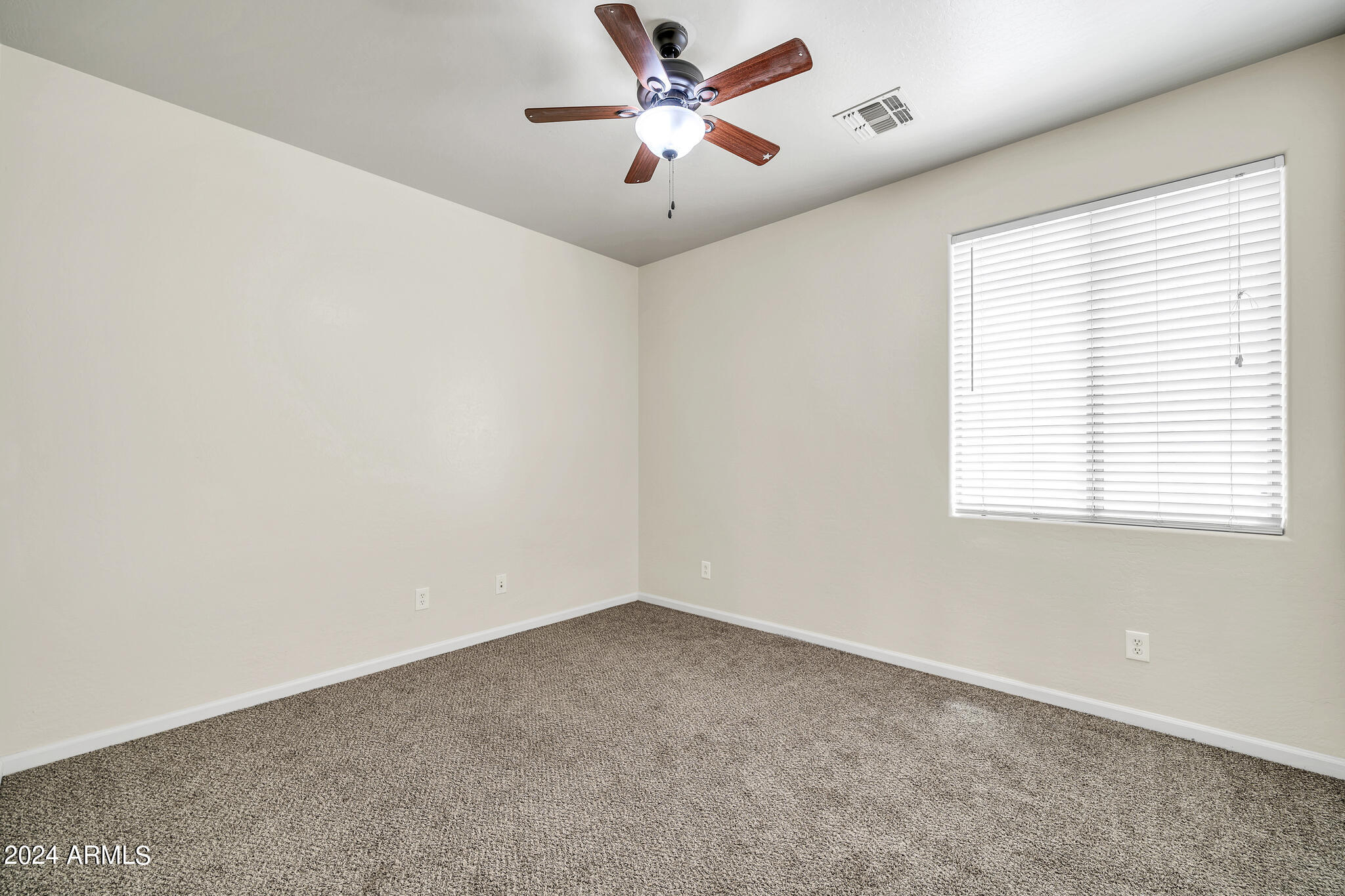 5621 N RATTLER Way