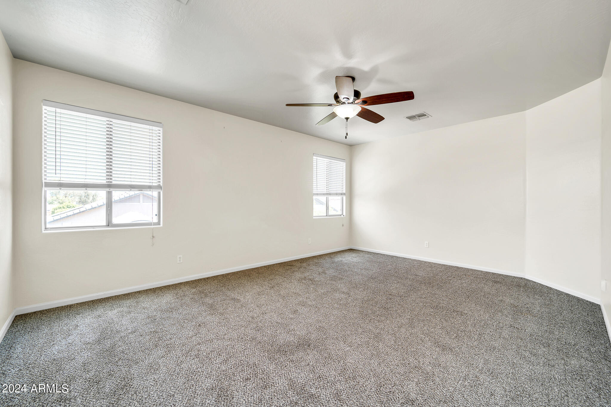 5621 N RATTLER Way
