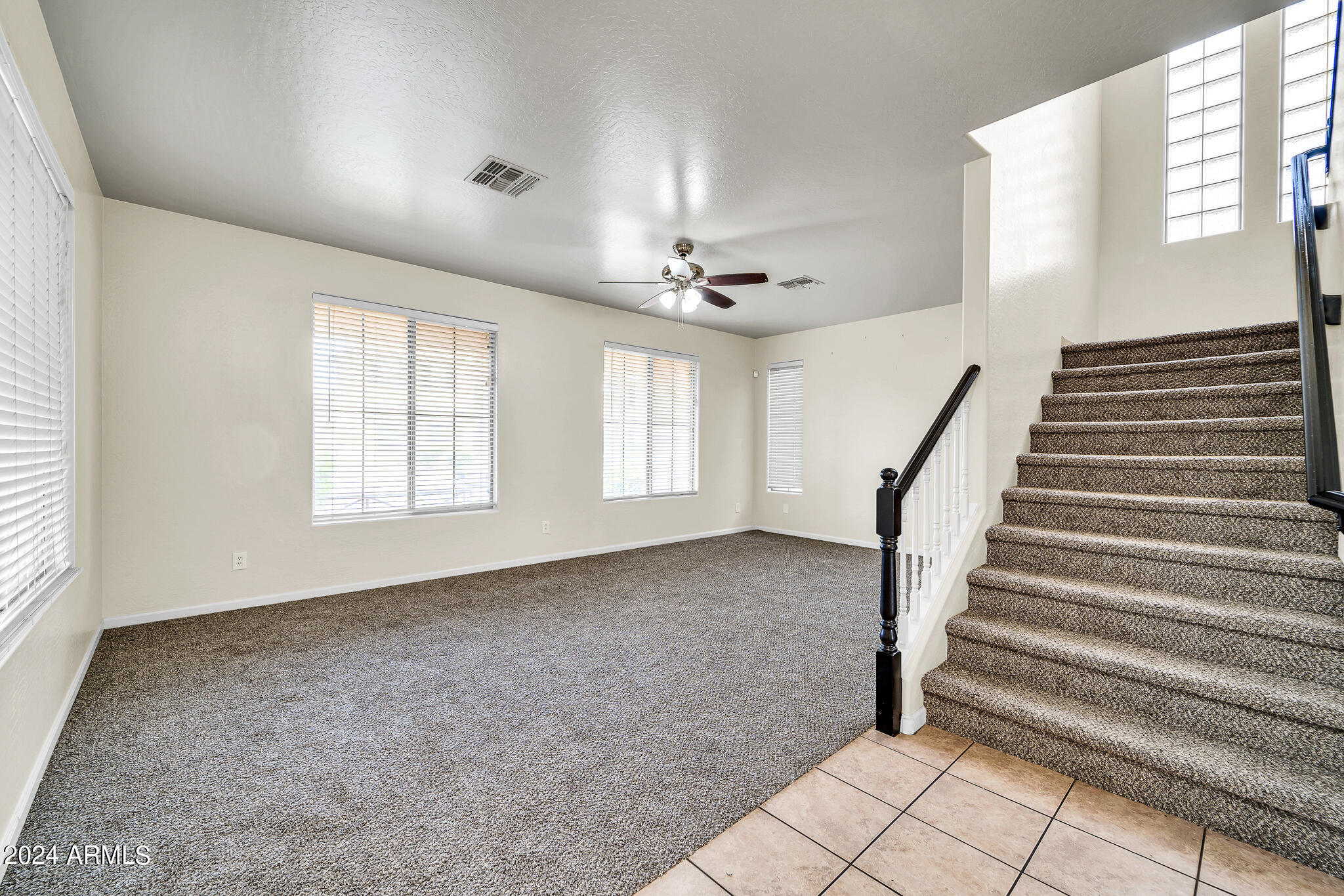 5621 N RATTLER Way