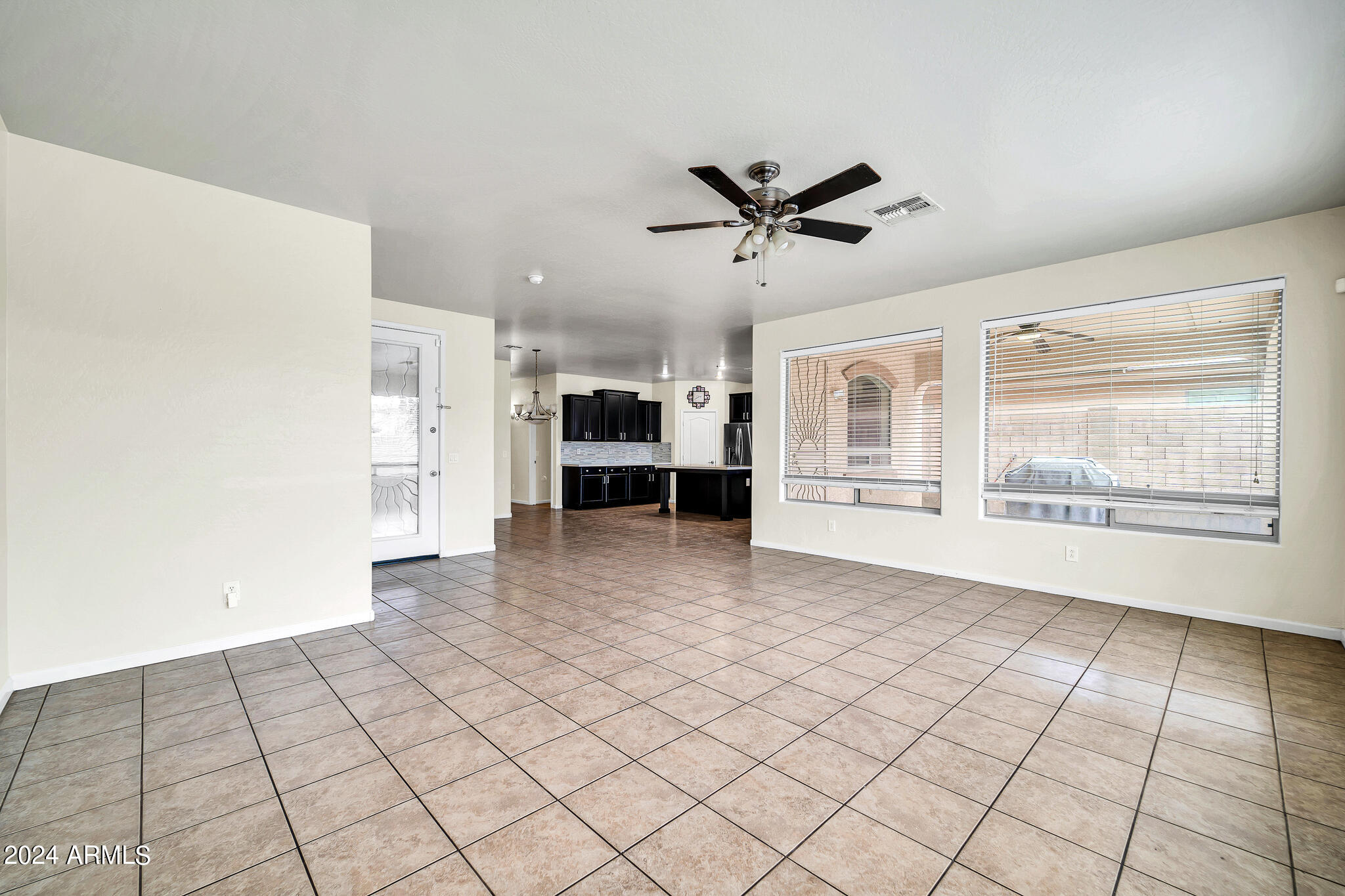 5621 N RATTLER Way