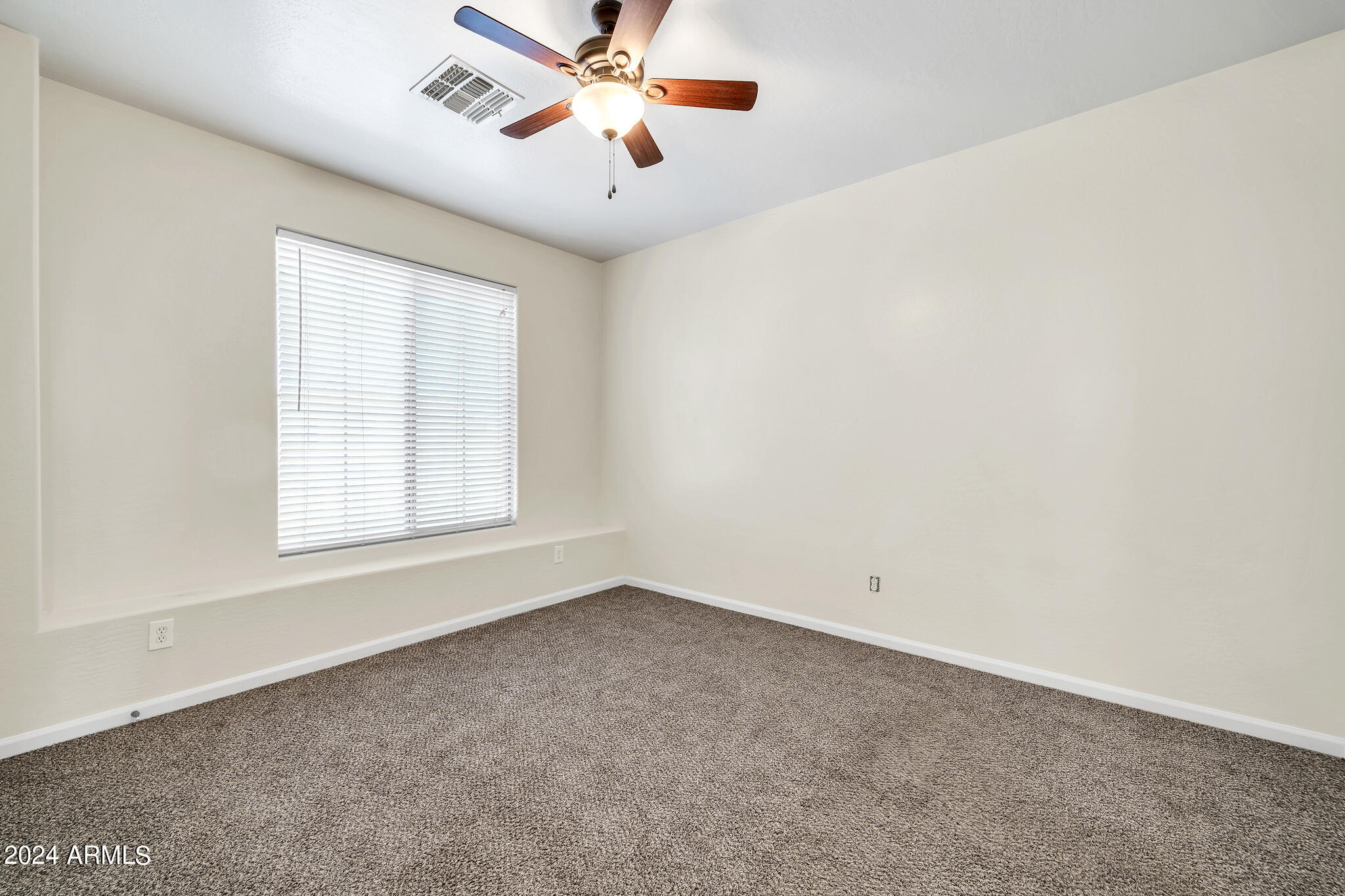 5621 N RATTLER Way