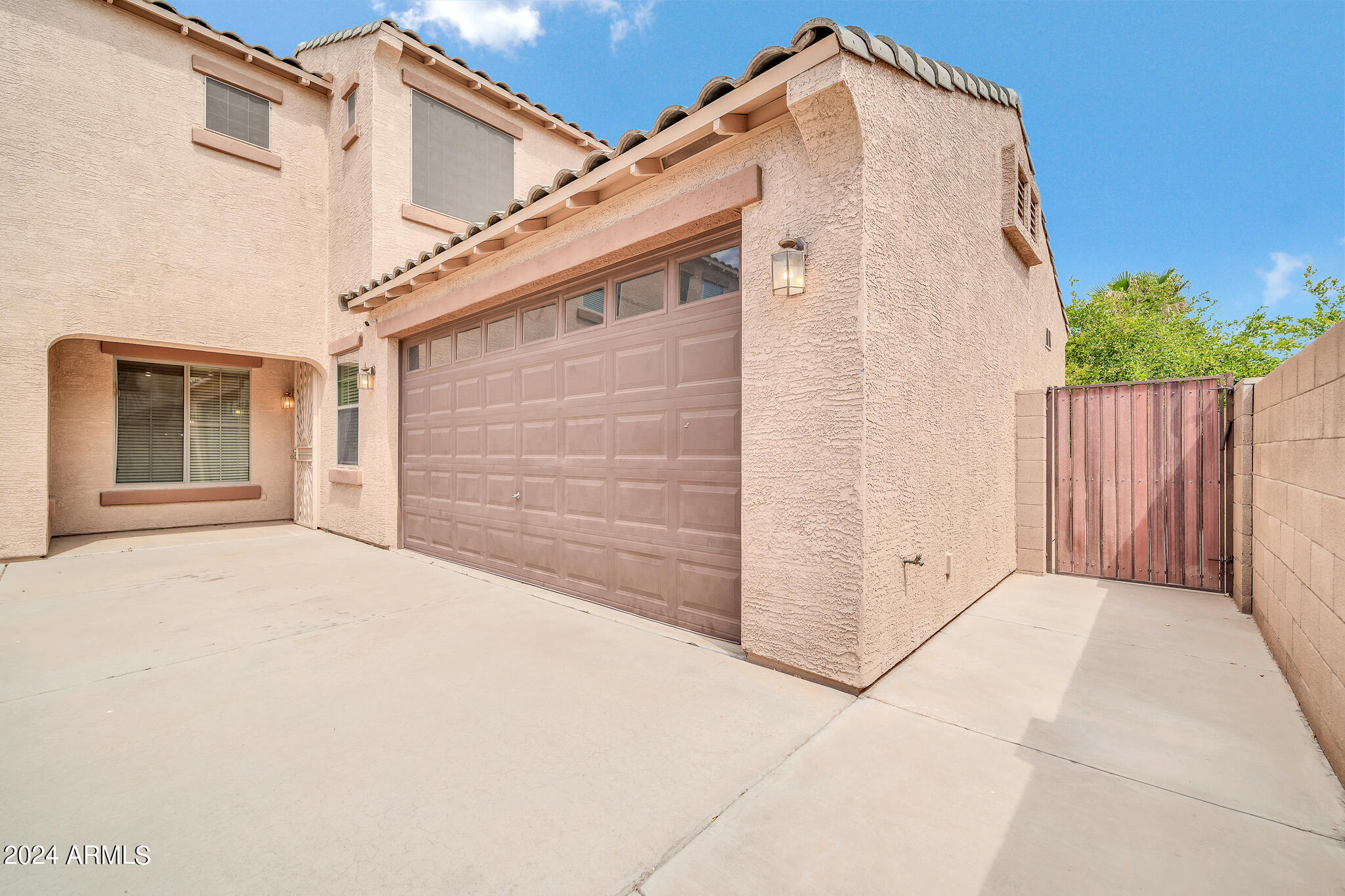 5621 N RATTLER Way