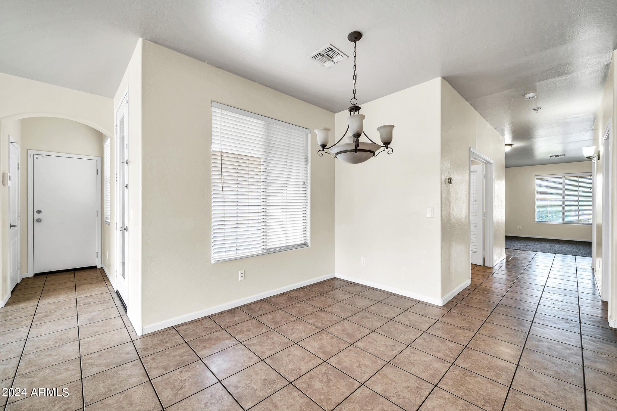 5621 N RATTLER Way