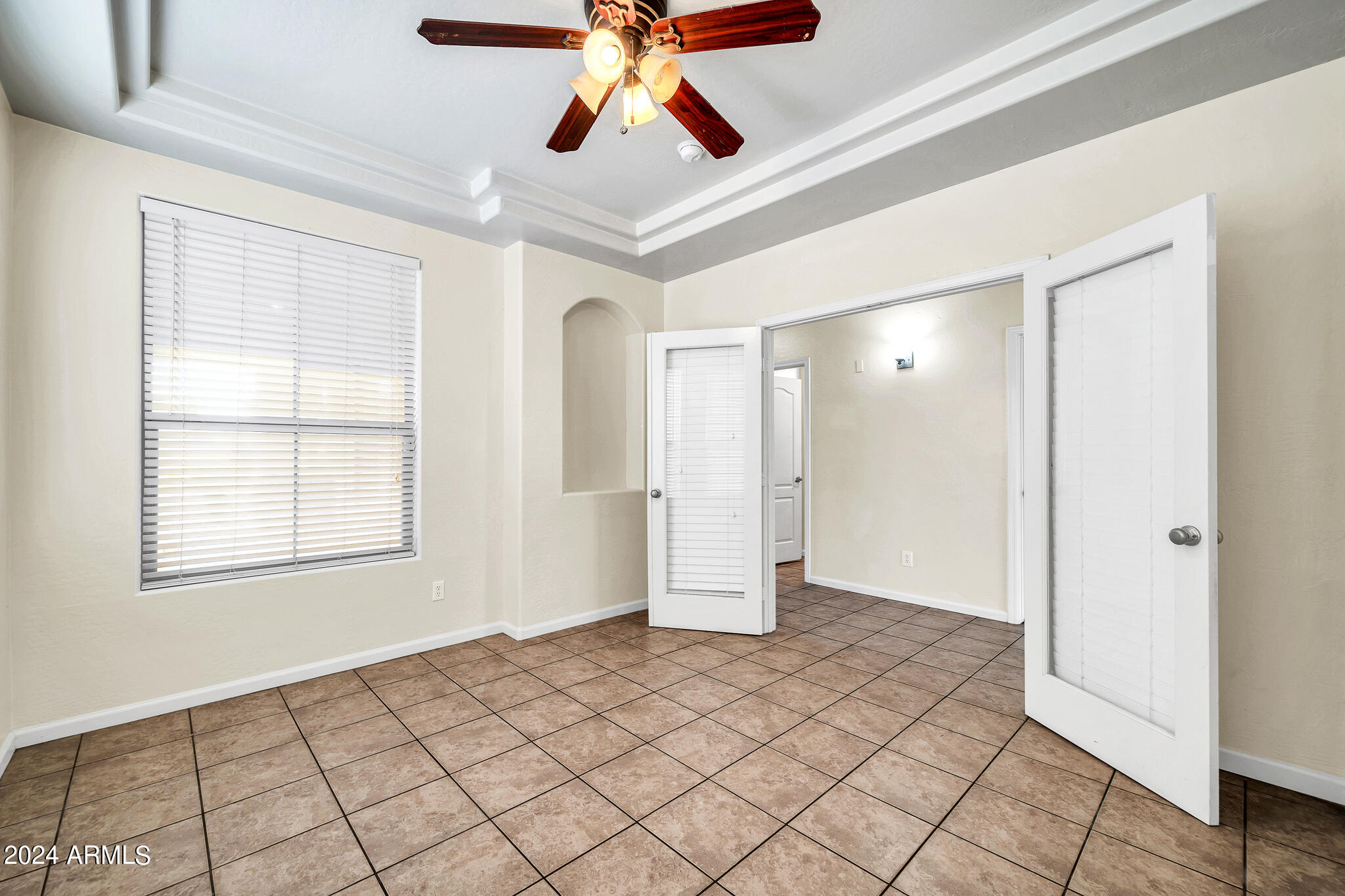 5621 N RATTLER Way