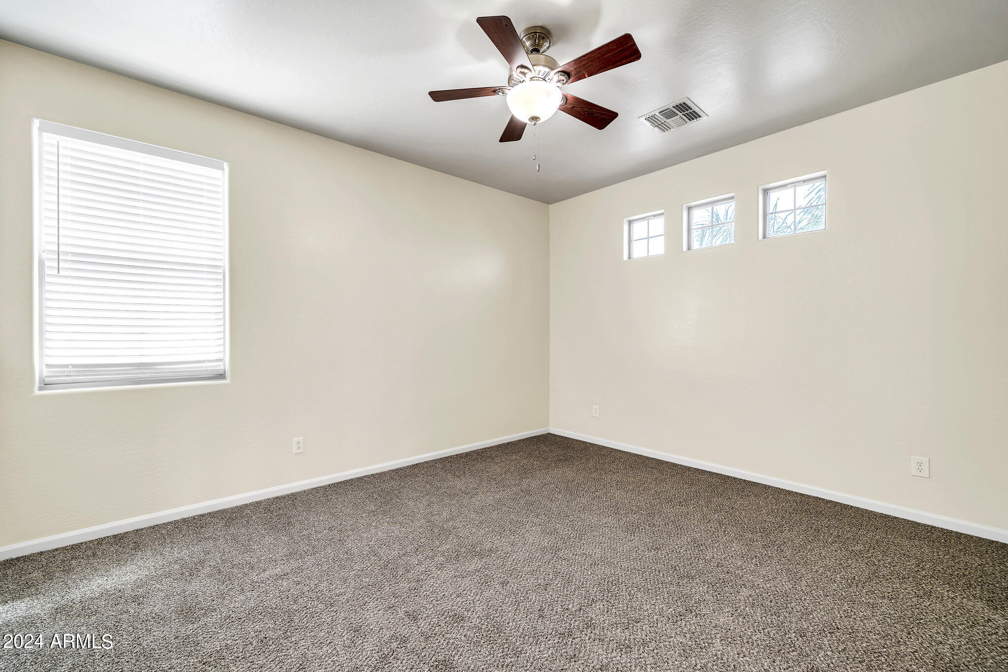 5621 N RATTLER Way