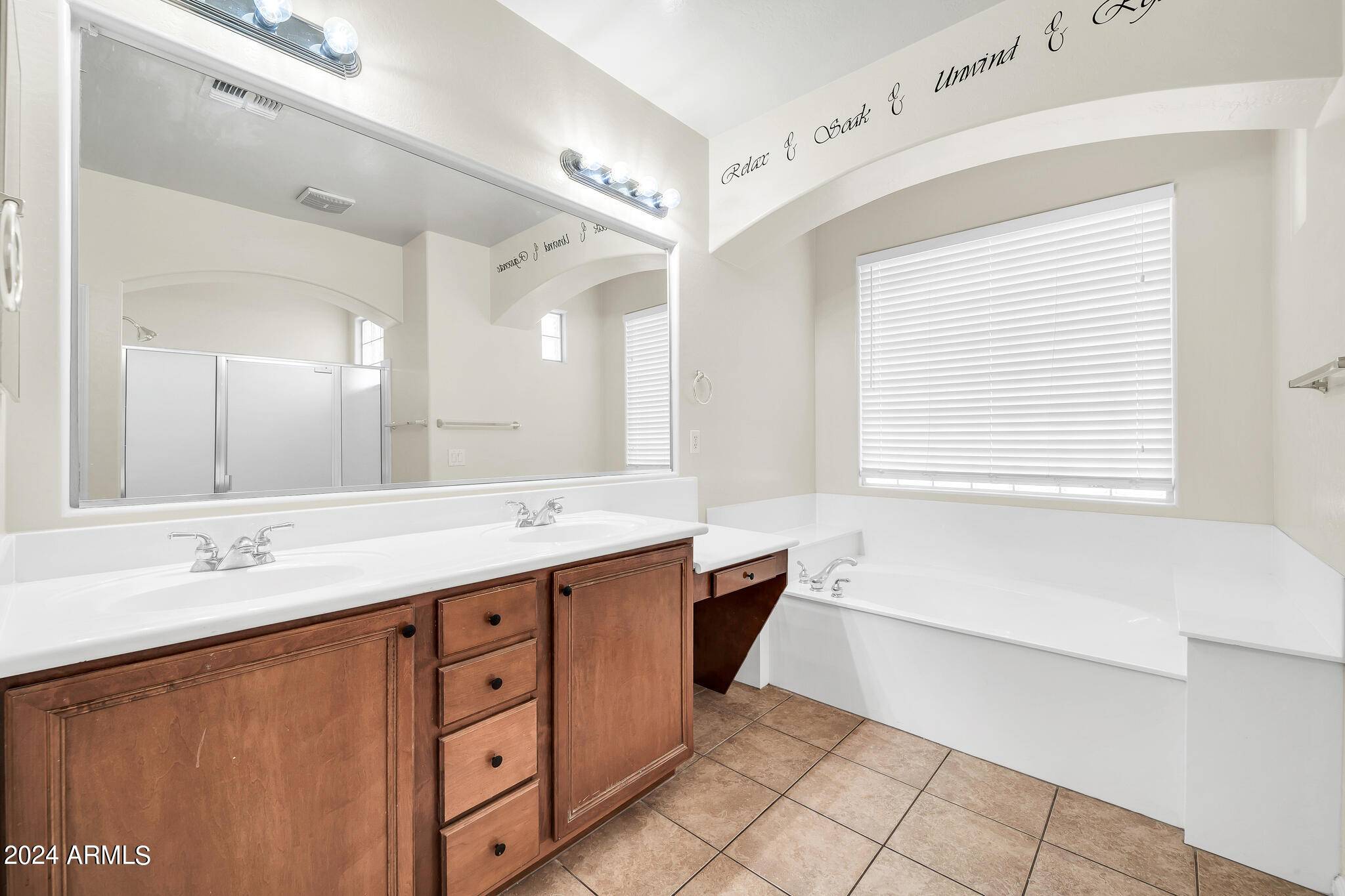 5621 N RATTLER Way