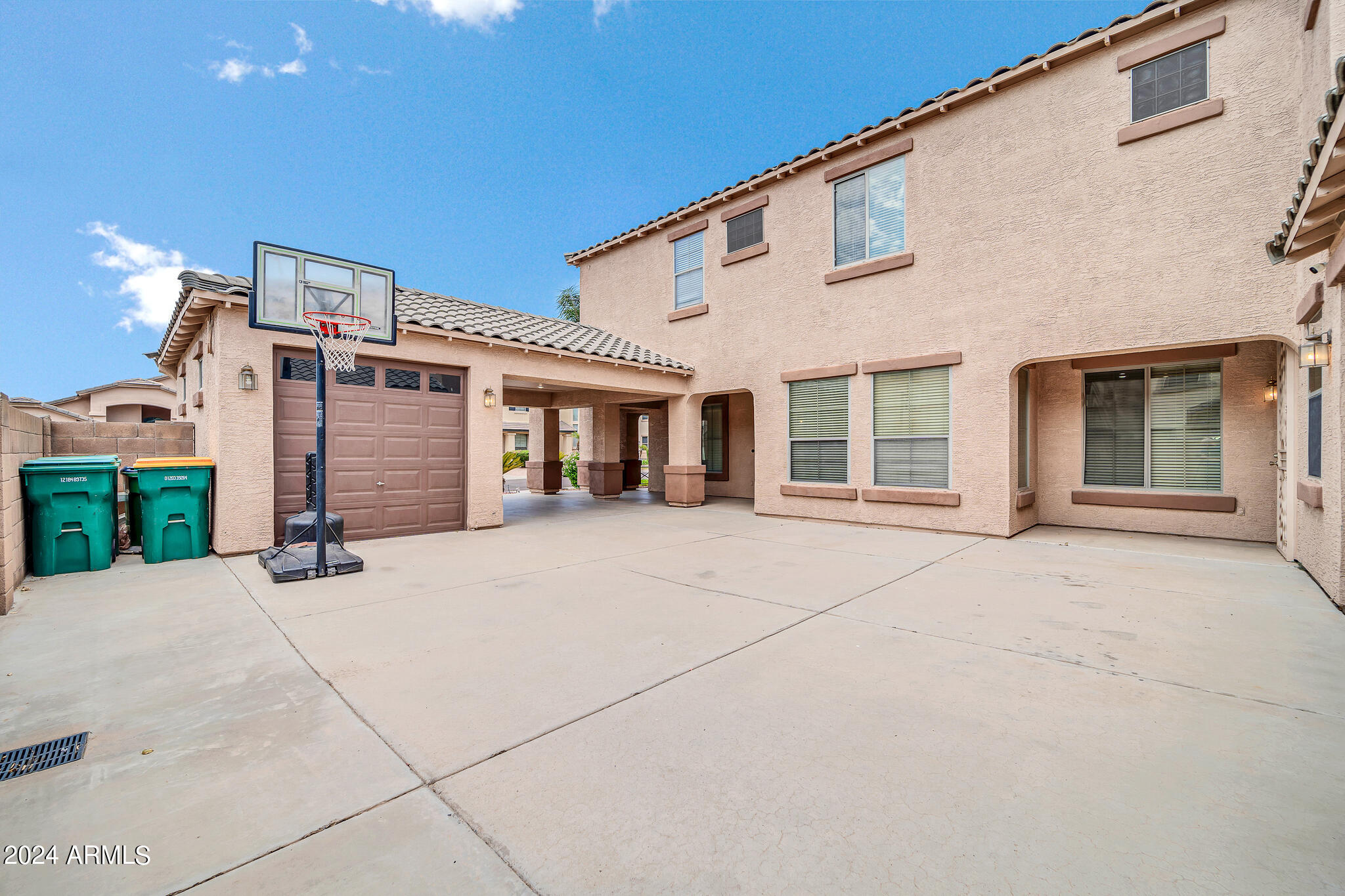 5621 N RATTLER Way