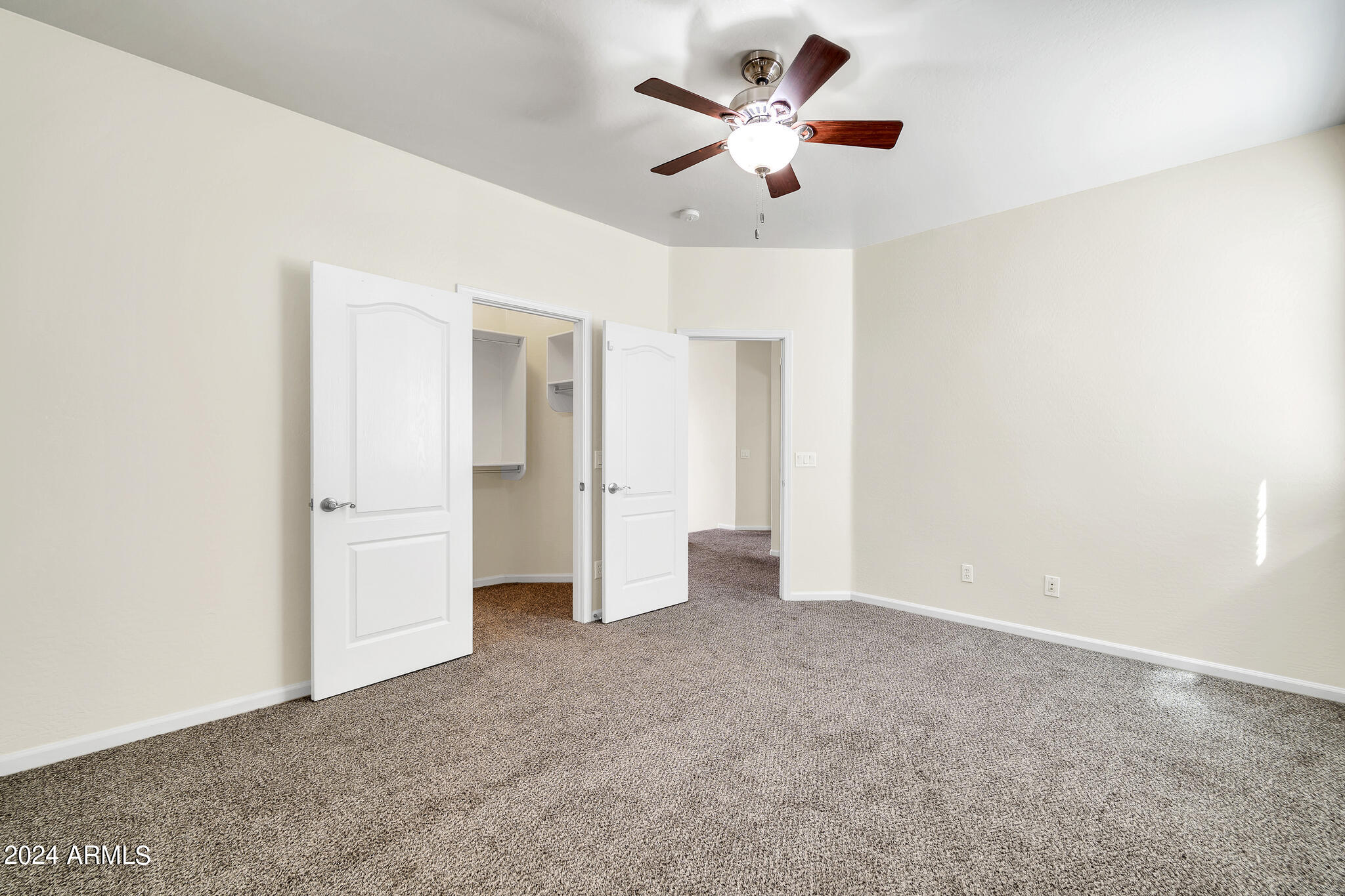 5621 N RATTLER Way