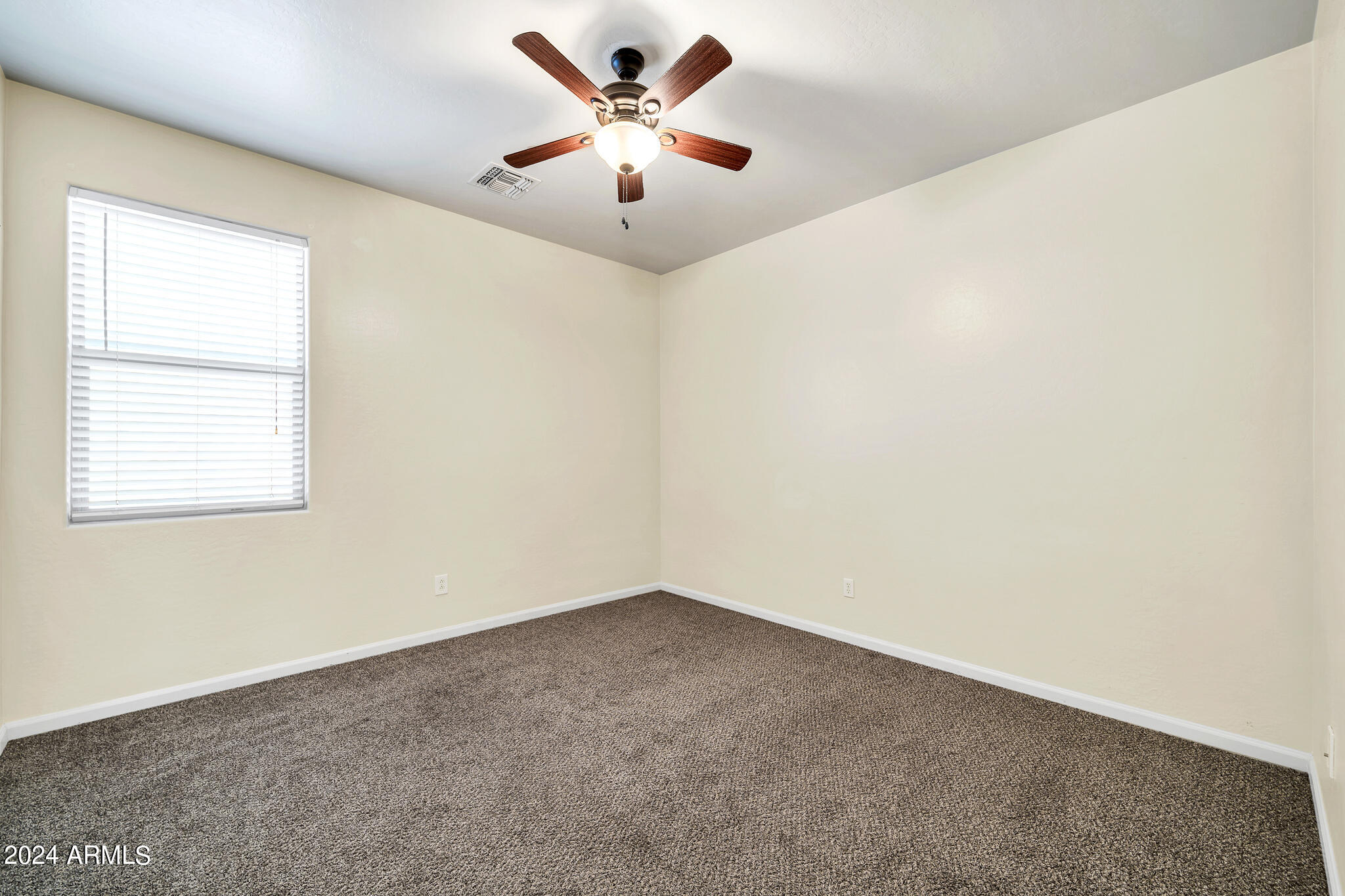 5621 N RATTLER Way
