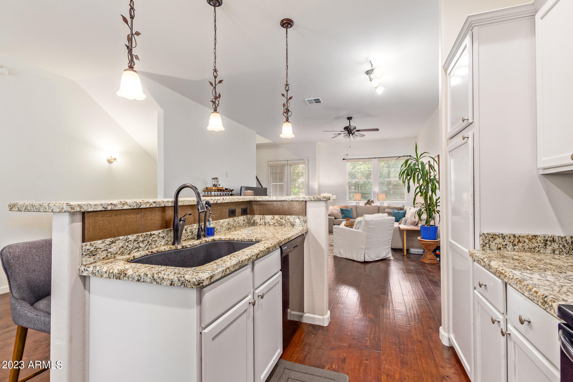 124 N CALIFORNIA Street # 19