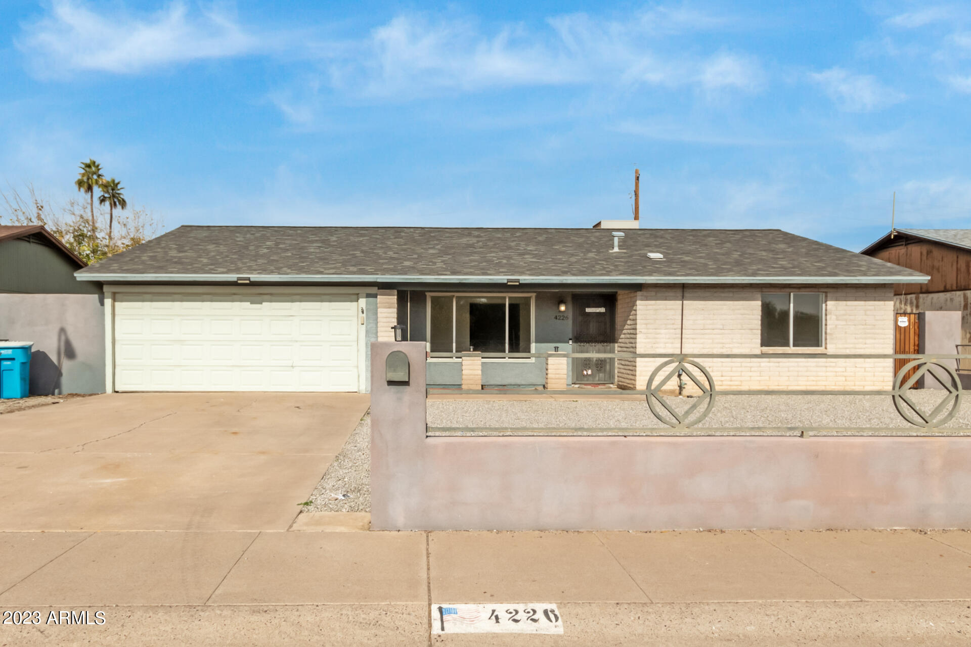 4226 W MYRTLE Avenue