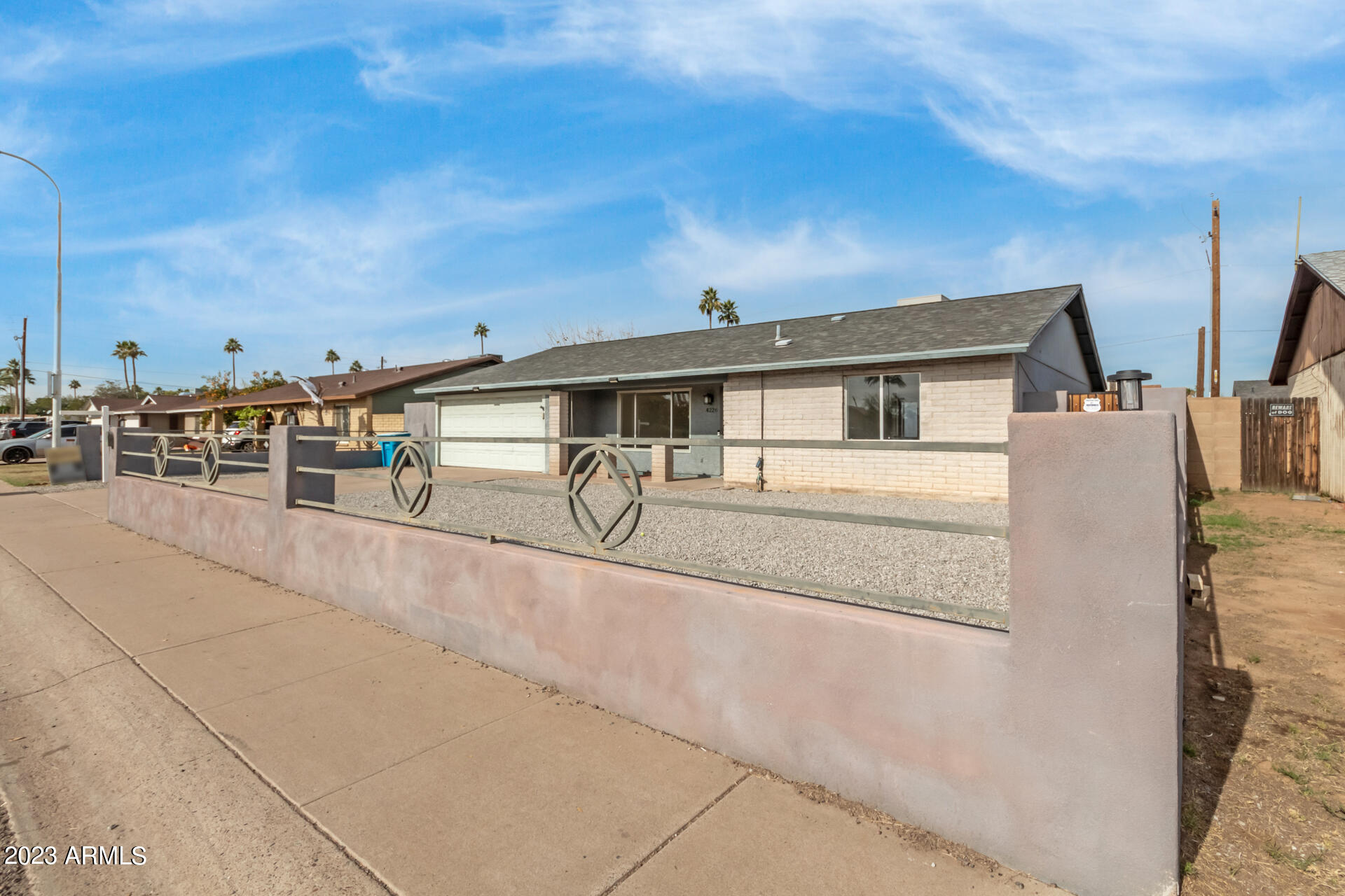 4226 W MYRTLE Avenue