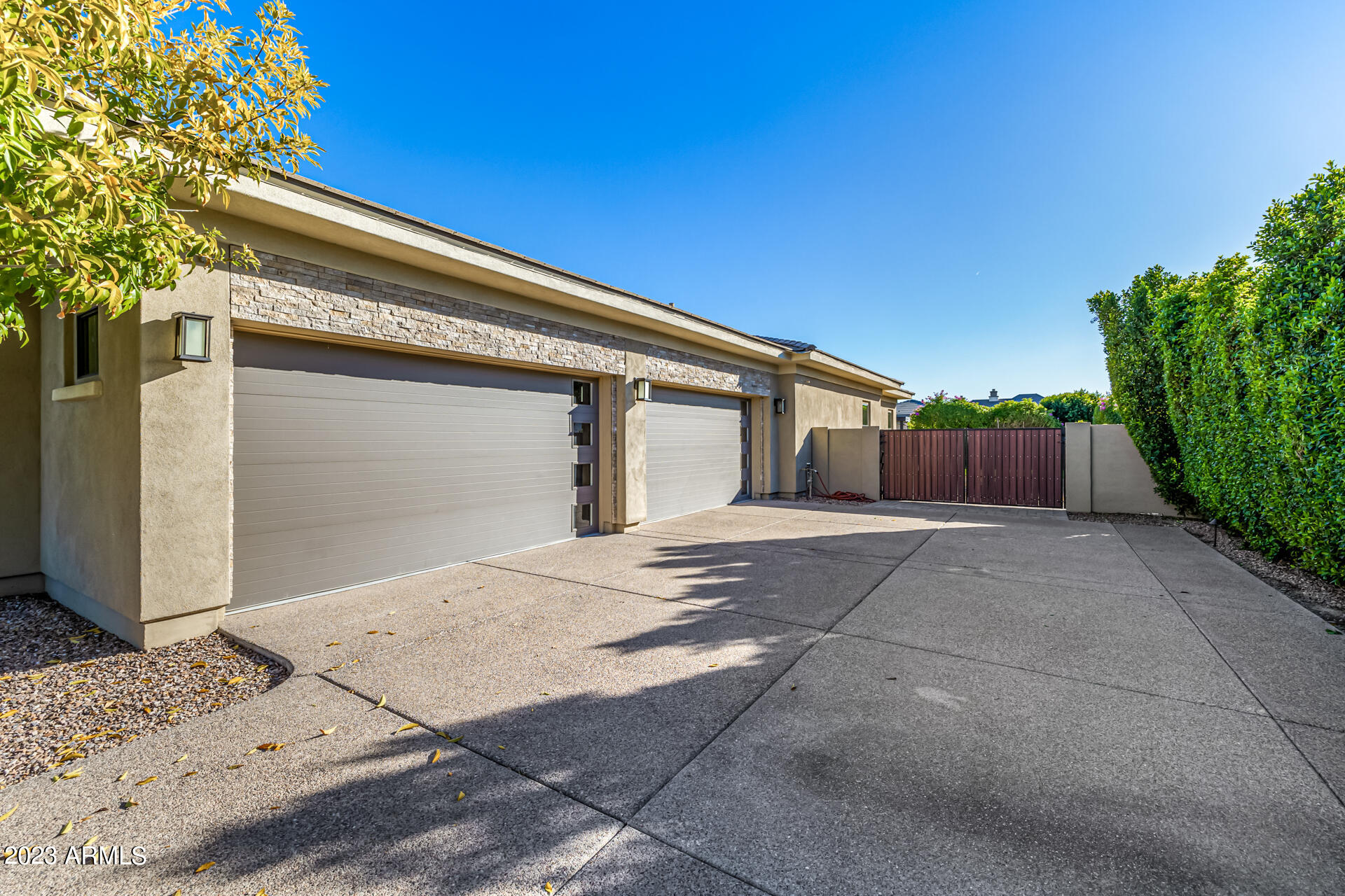 2645 E WARBLER Road