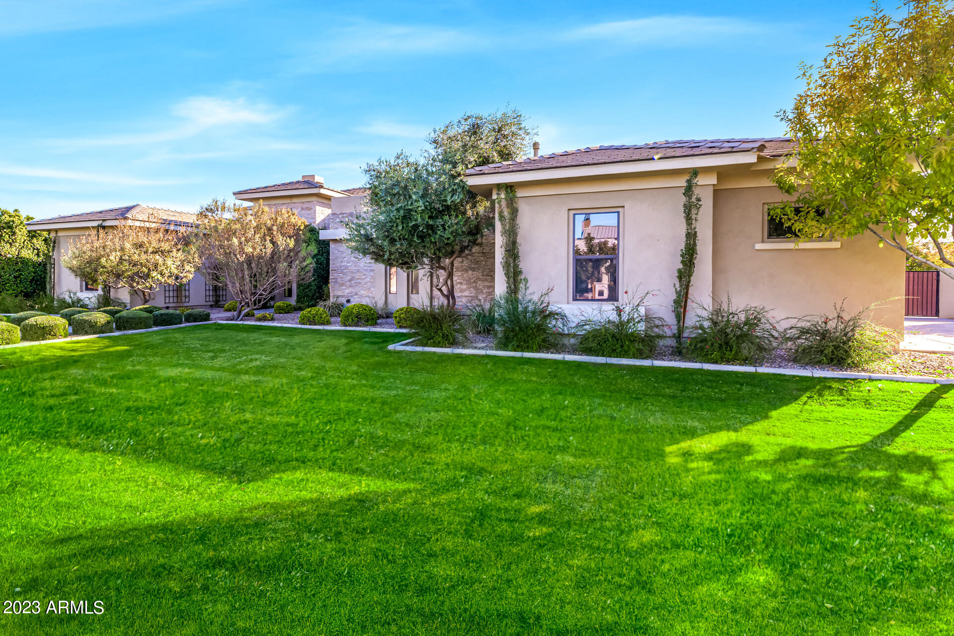 2645 E WARBLER Road