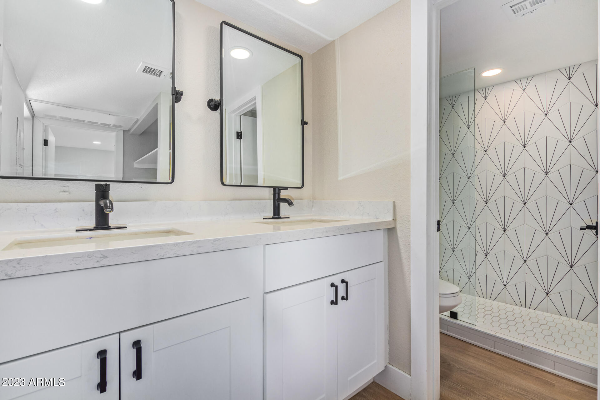 4554 E PARADISE VILLAGE Parkway N # 202