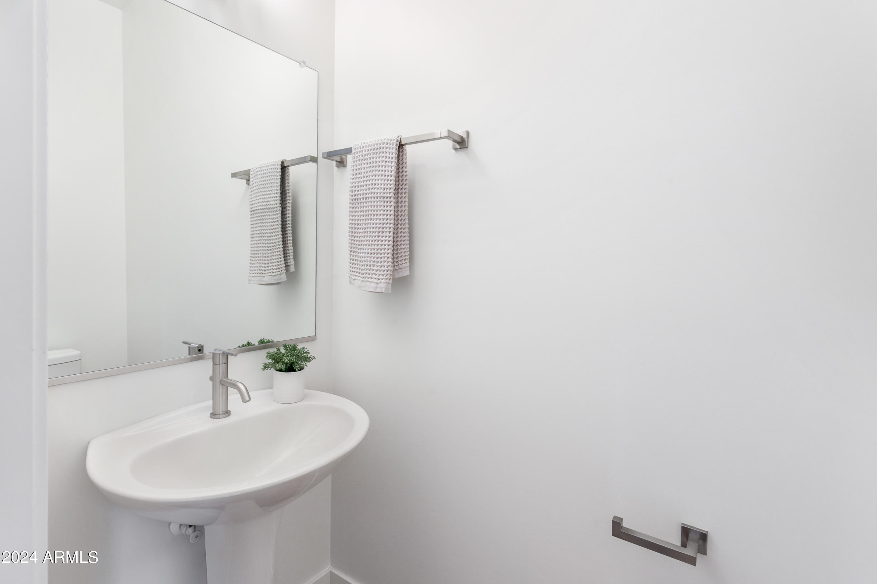 1400 E BETHANY HOME Road # 28