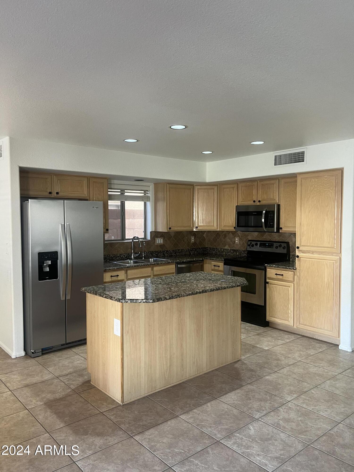 20911 N 39TH Place