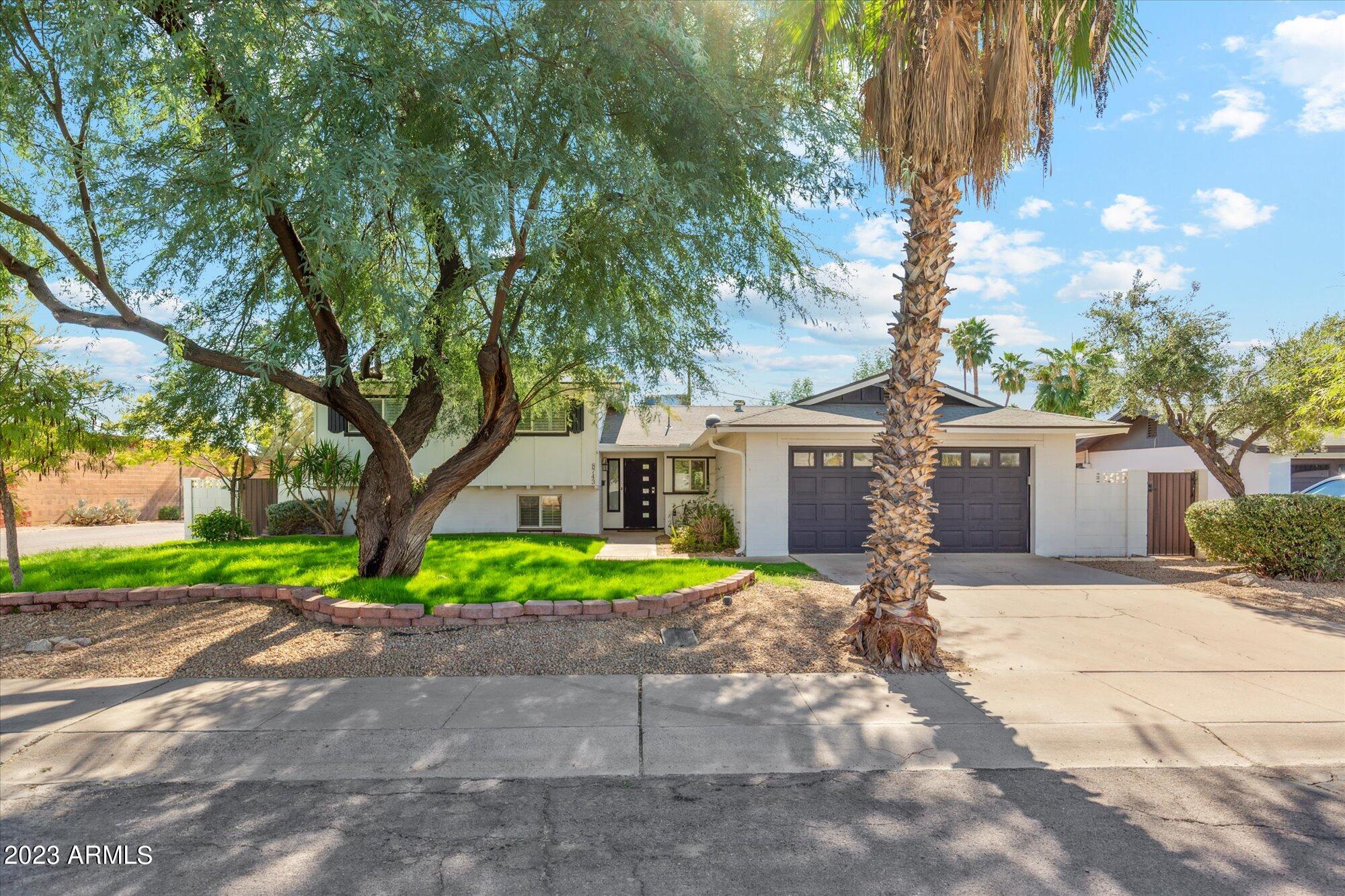 8743 E LINCOLN Drive