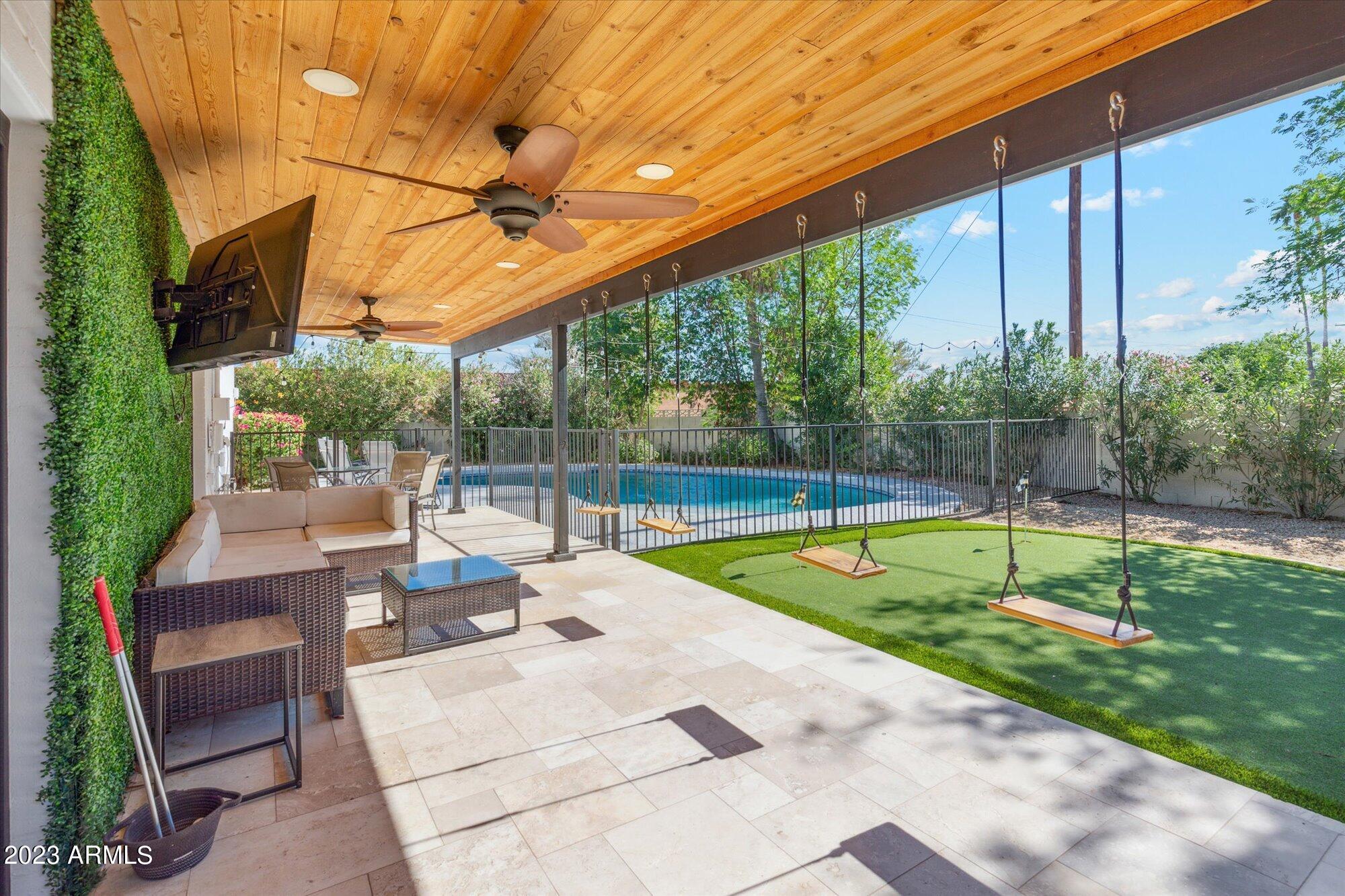 8743 E LINCOLN Drive