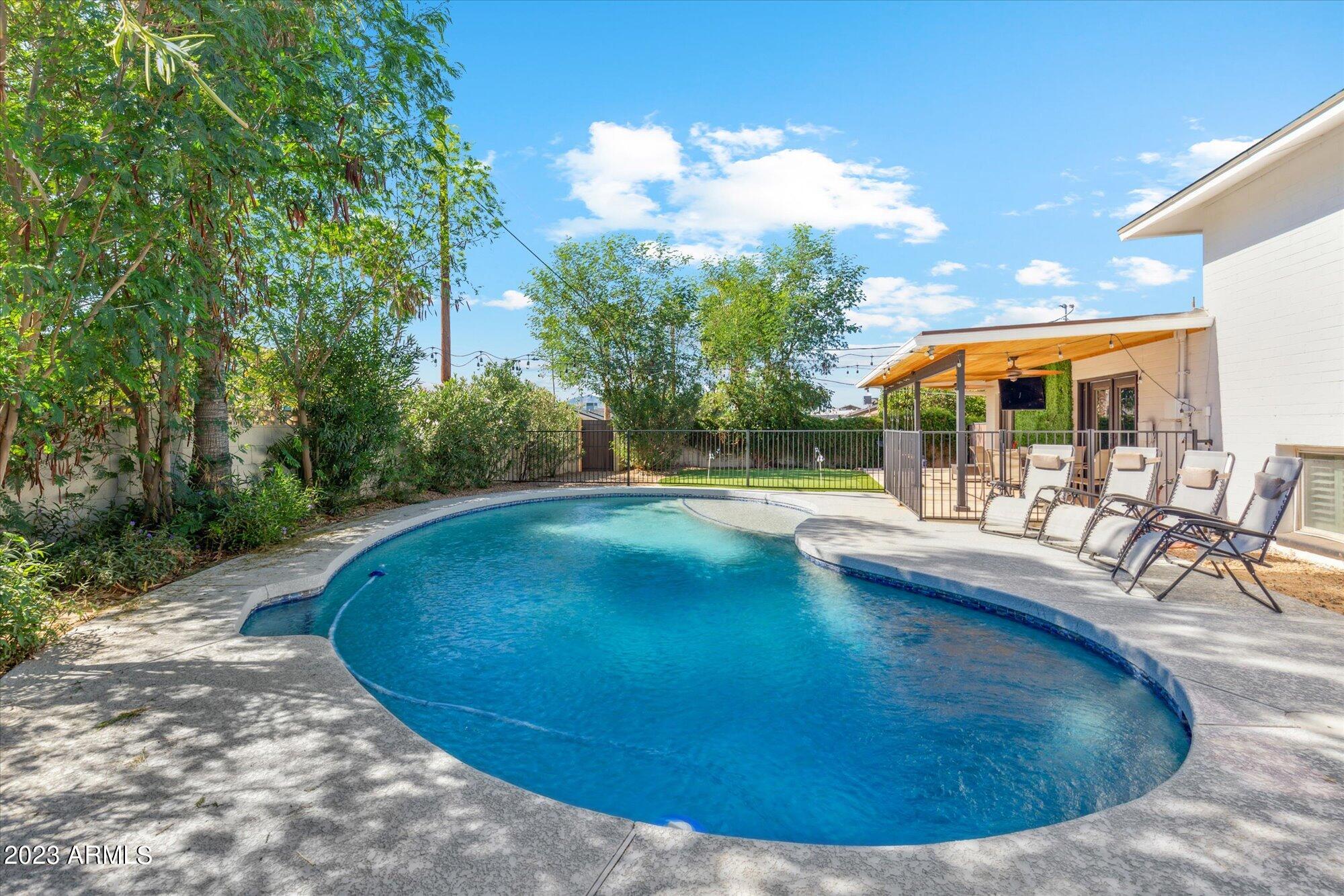 8743 E LINCOLN Drive