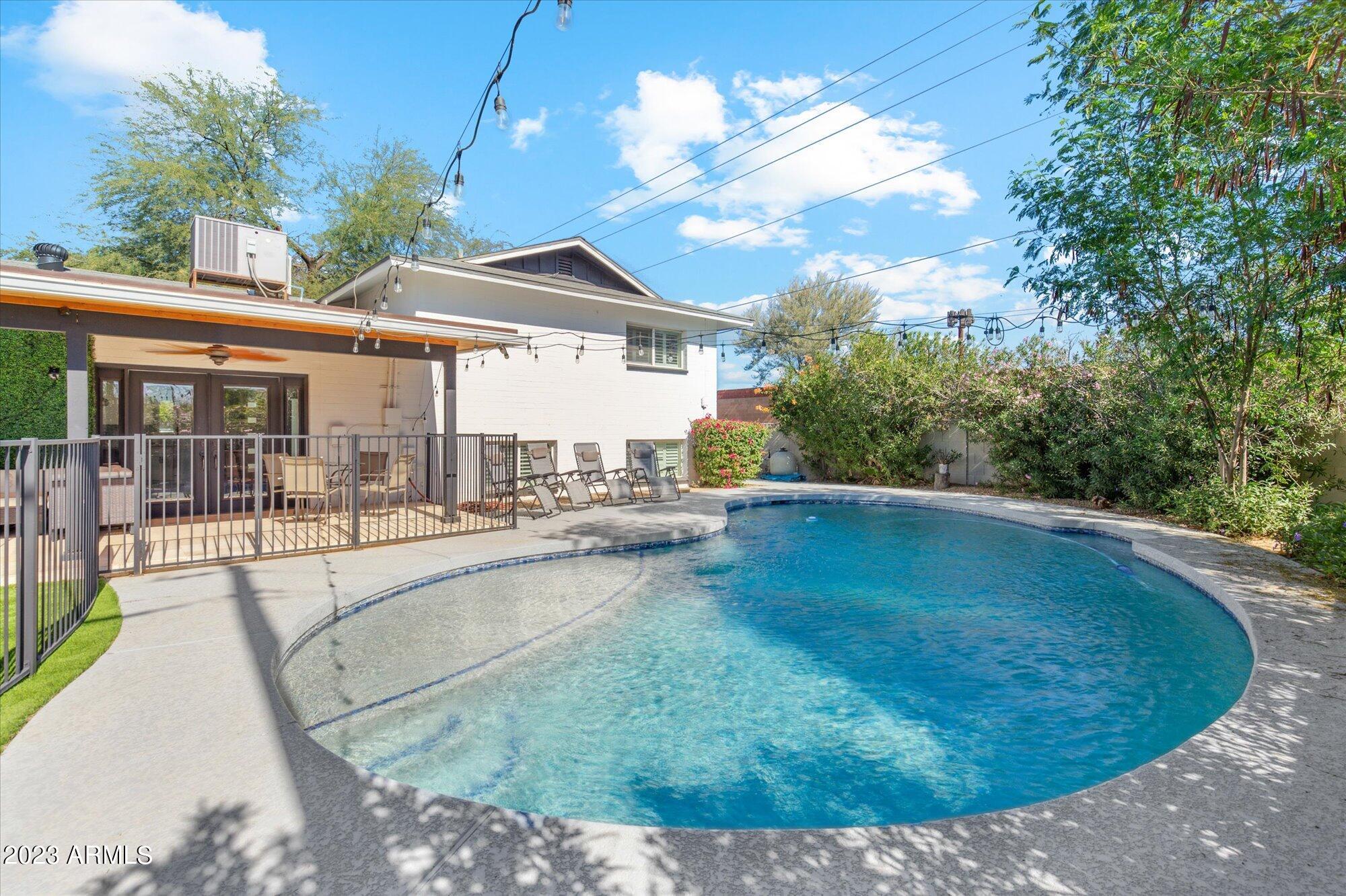 8743 E LINCOLN Drive