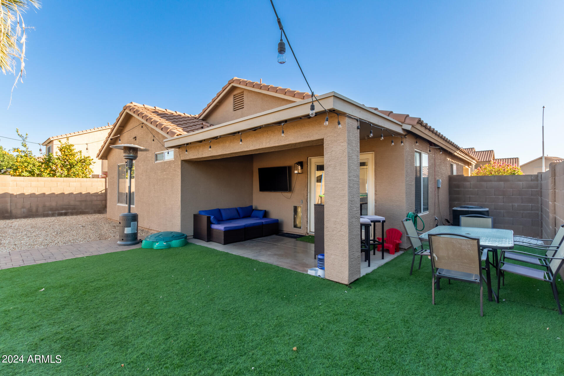 1210 W GERONIMO Place